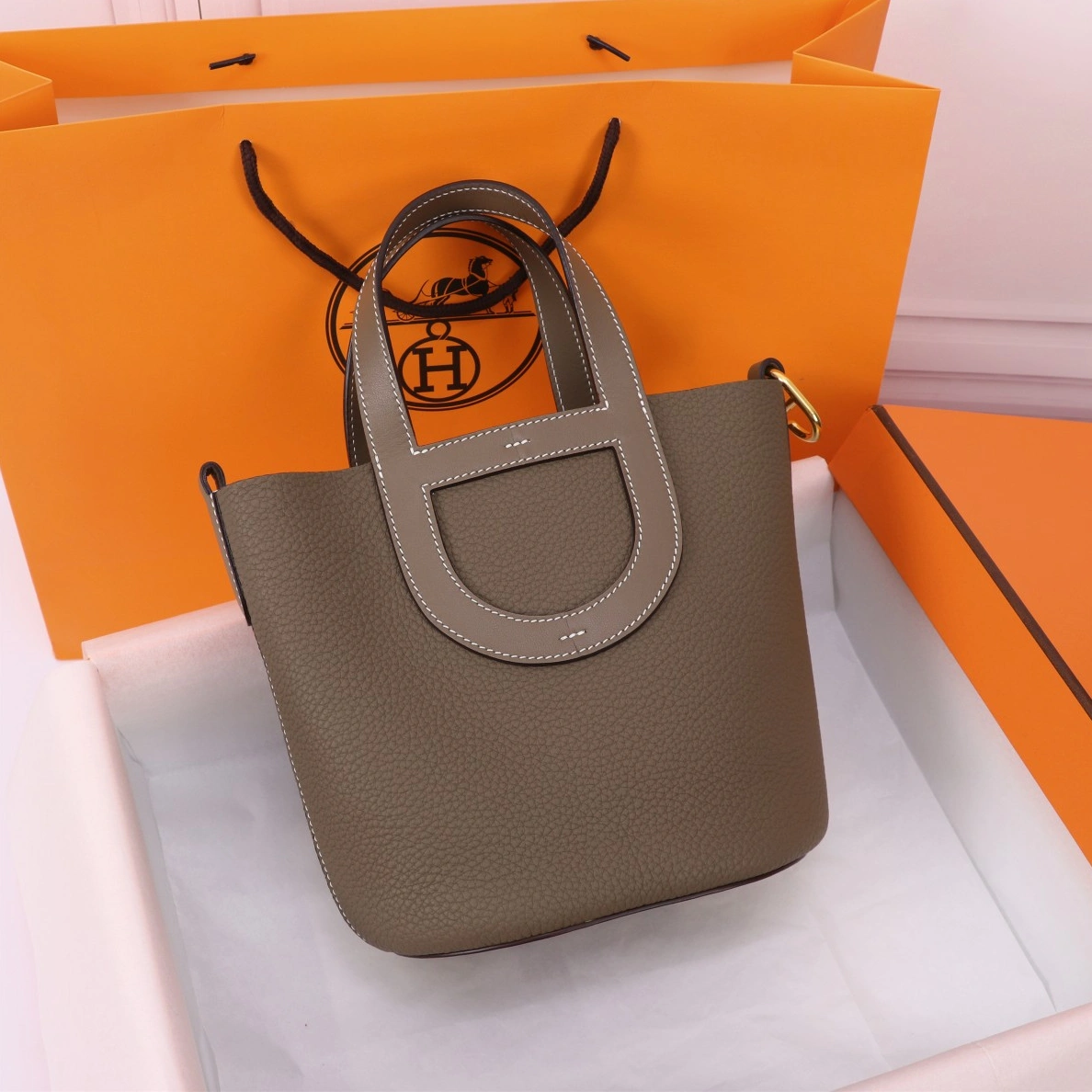 Hermes AAA Quality Handbags In Gold For Women NewStyle 8573