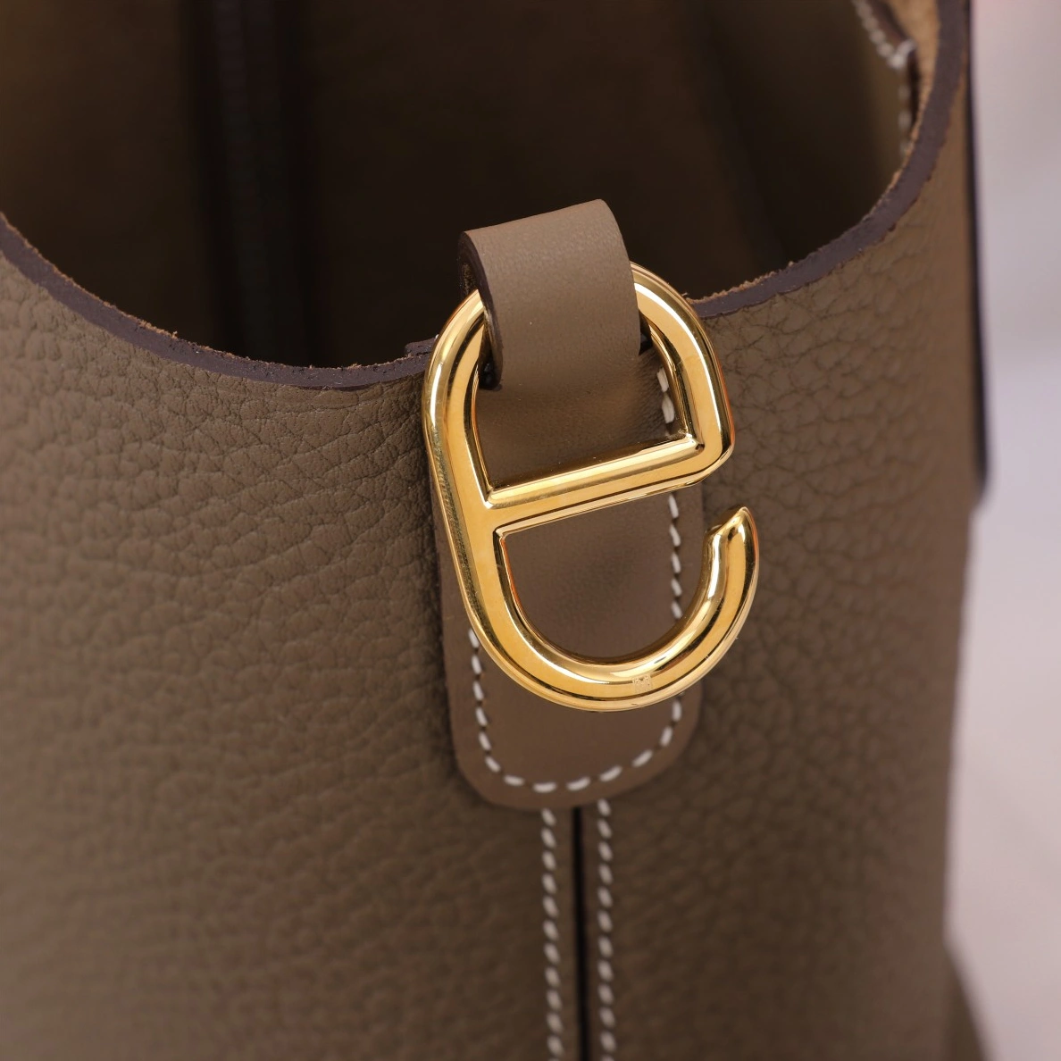 Hermes AAA Quality Handbags In Gold For Women NewStyle 8573