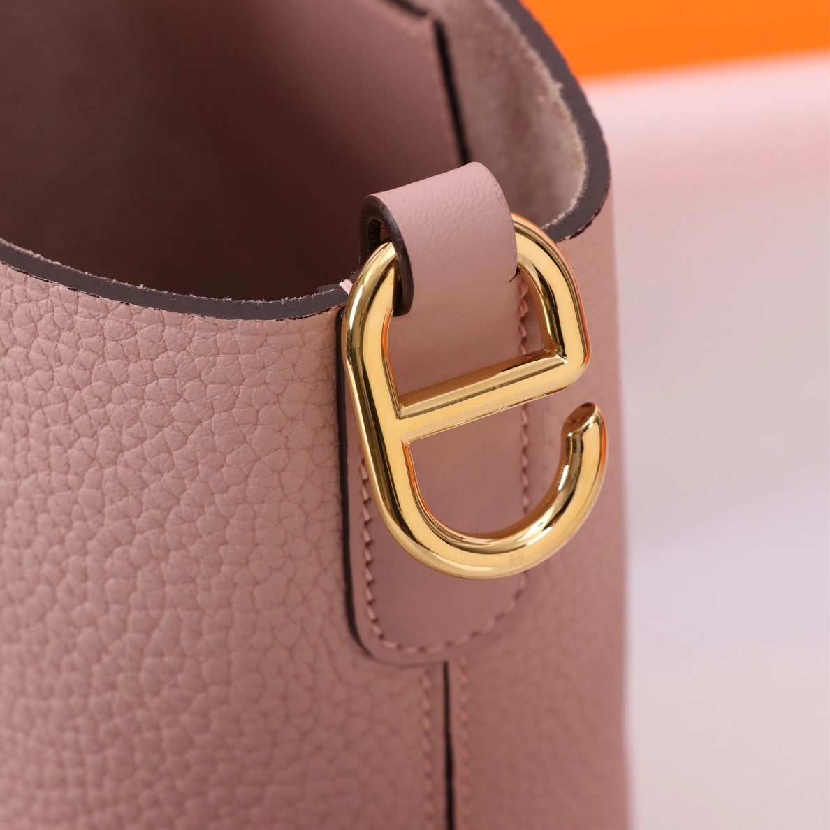 Hermes AAA Quality Handbags In Gold For Women Stylish 5486