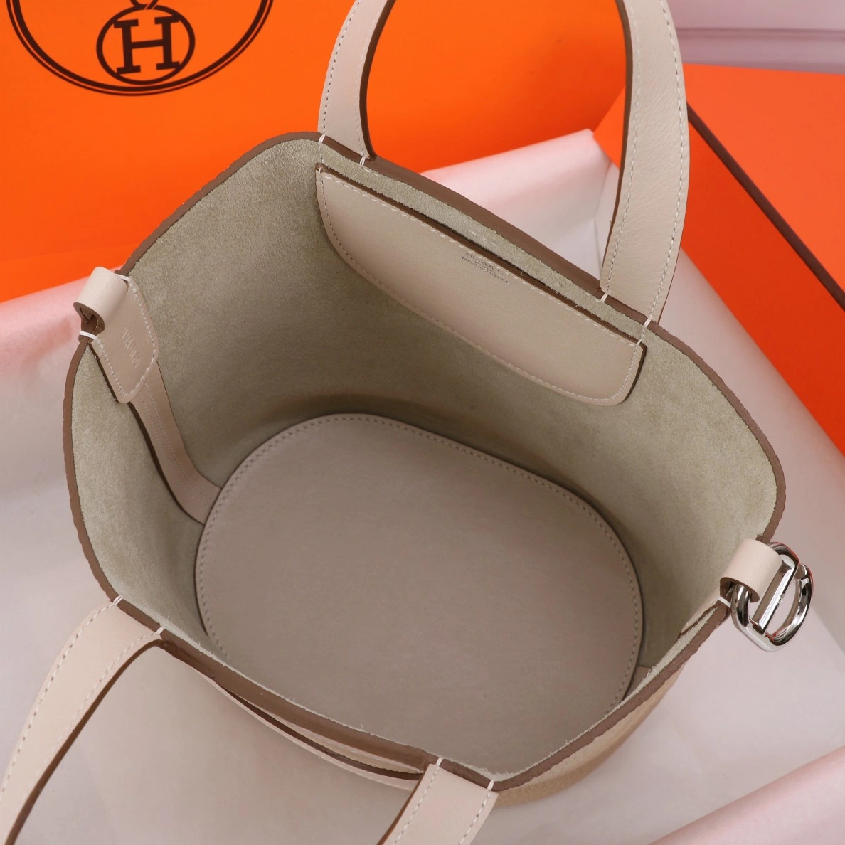 Hermes AAA Quality Handbags In Silver For Women Lightweight 2679