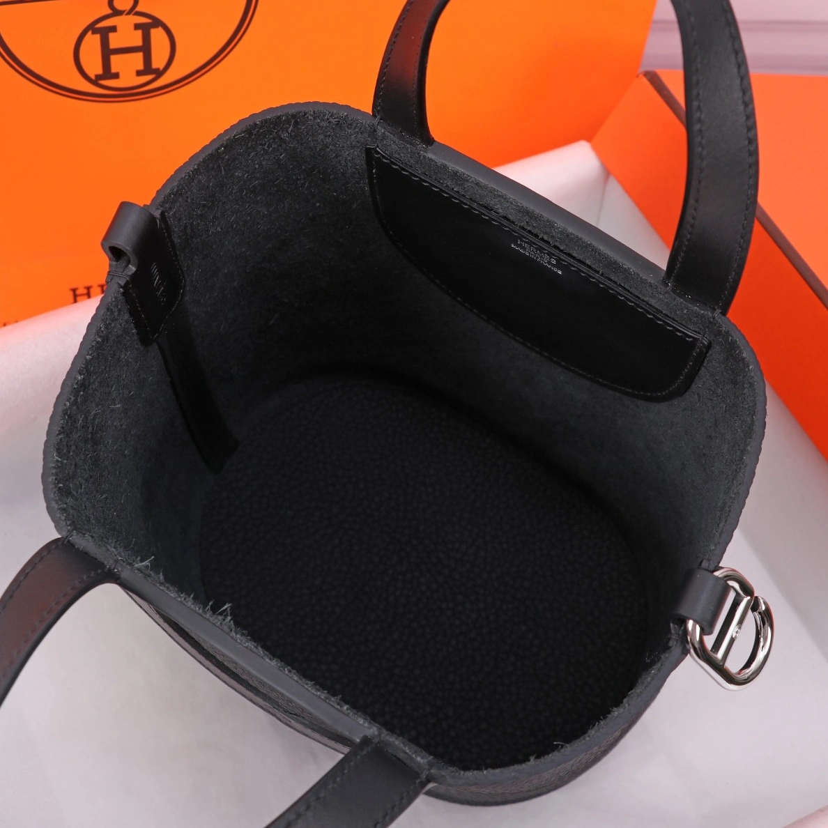 Hermes AAA Quality Handbags In Silver For Women ModernLook 8150