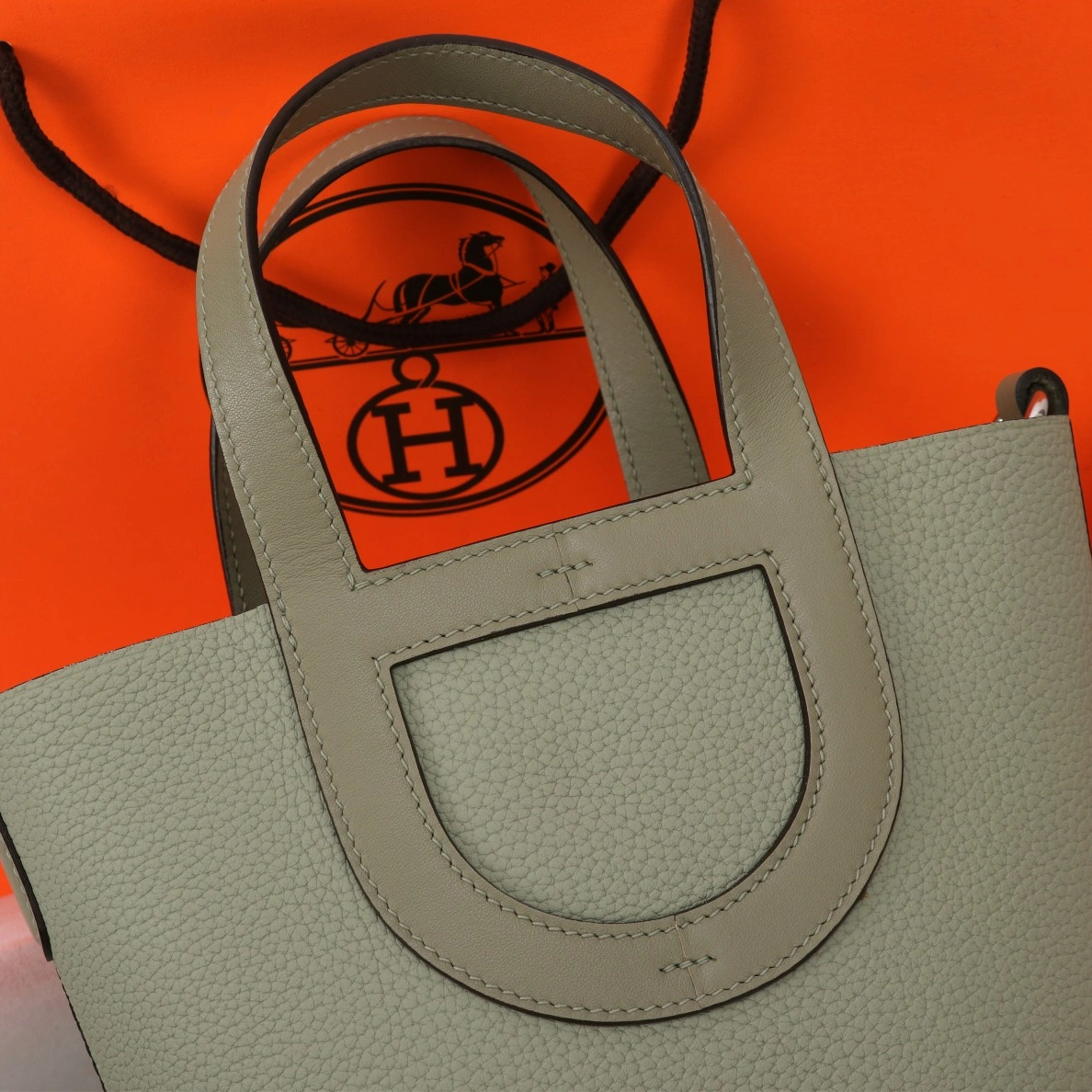 Hermes AAA Quality Handbags In Silver For Women Resilient 6021
