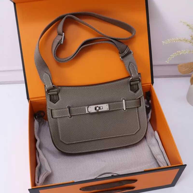 Hermes AAA Quality Messenger Bags For Unisex Reliable 331