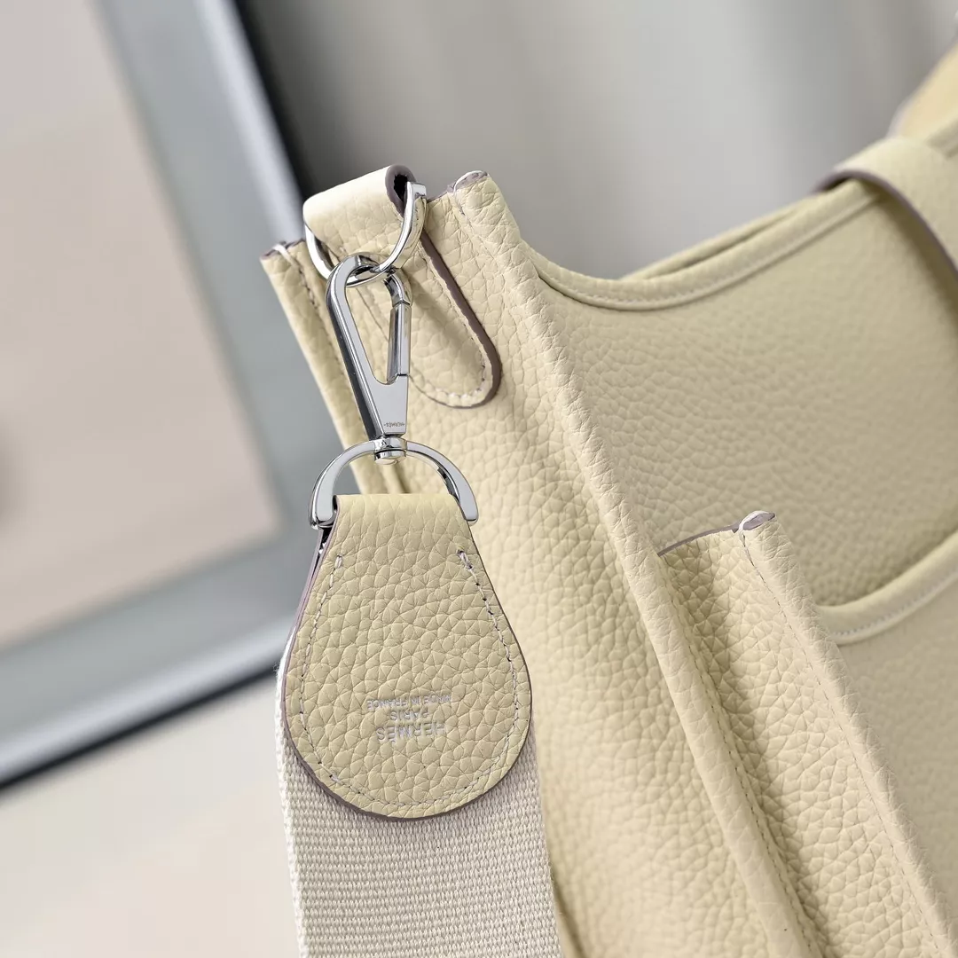 Hermes AAA Quality Messenger Bags For Women Classic 7492