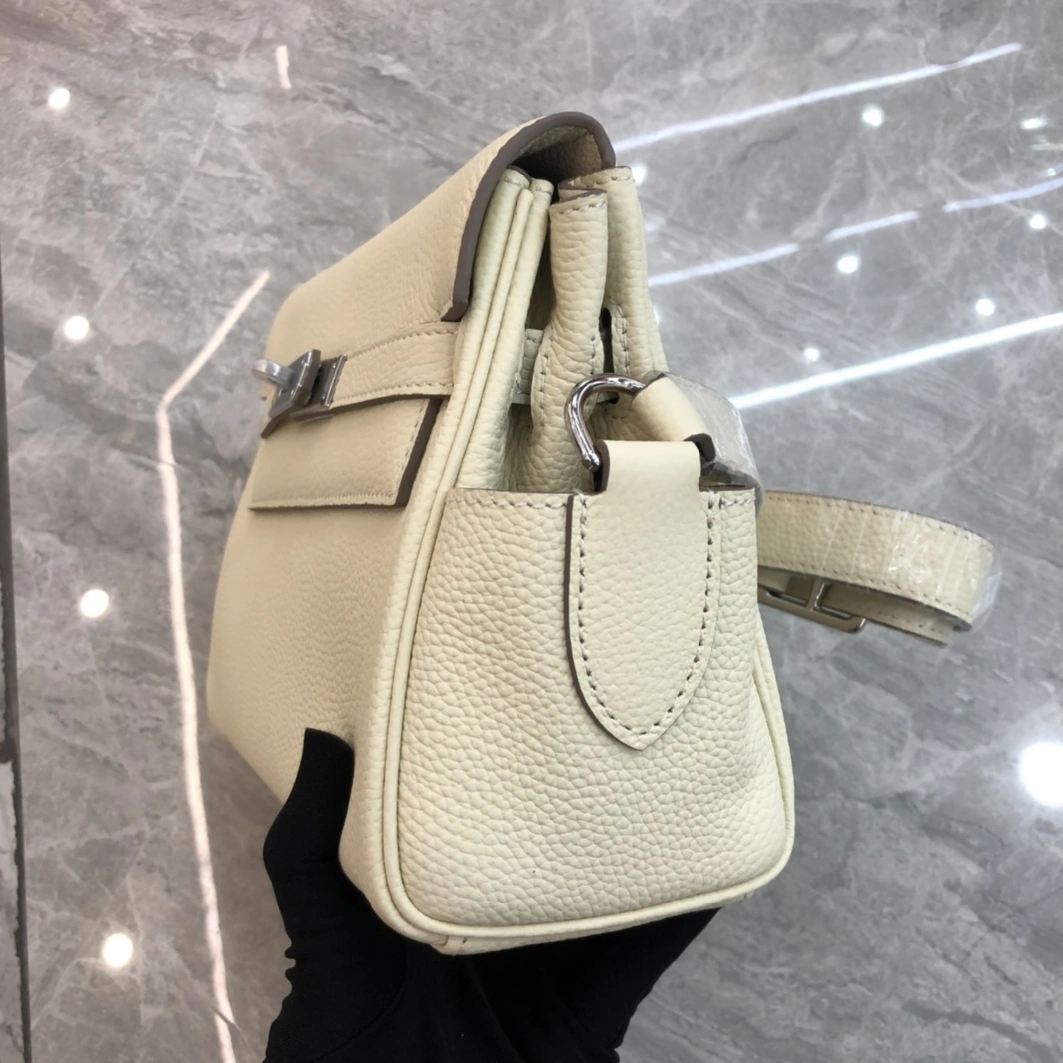 Hermes AAA Quality Messenger Bags For Women Durable 7732