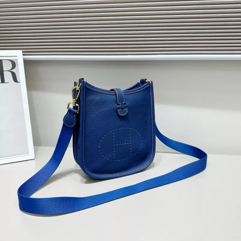 Hermes AAA Quality Messenger Bags For Women Flexible 7013