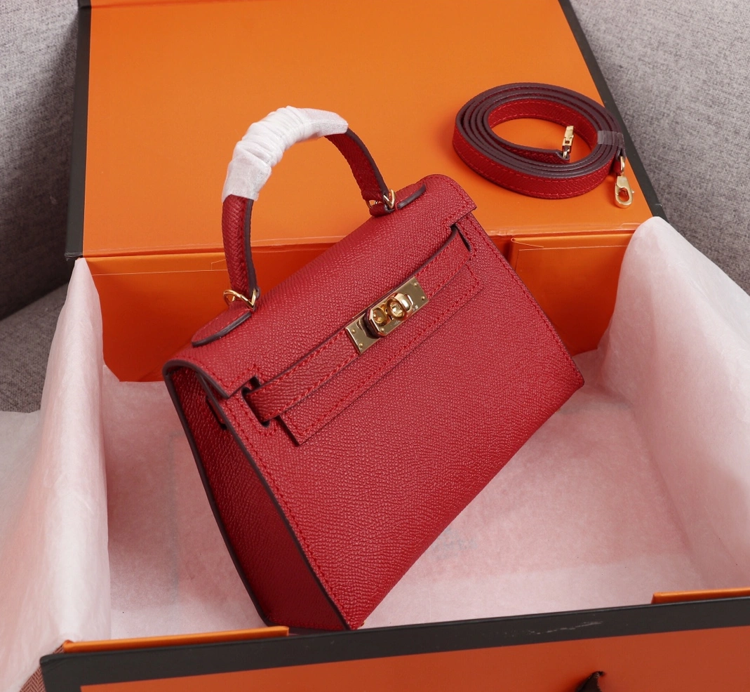 Hermes AAA Quality Messenger Bags For Women Sleek 4607