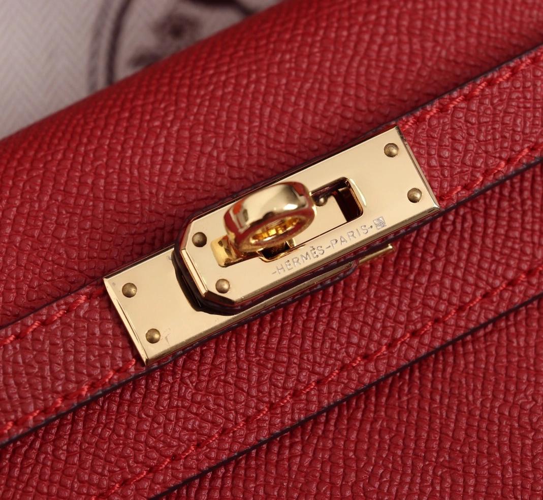 Hermes AAA Quality Messenger Bags For Women Sleek 4607