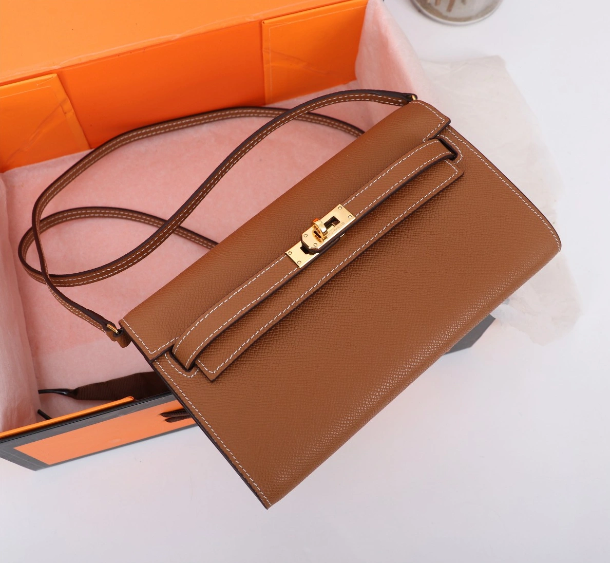 Hermes AAA Quality Messenger Bags For Women Sleek 4616
