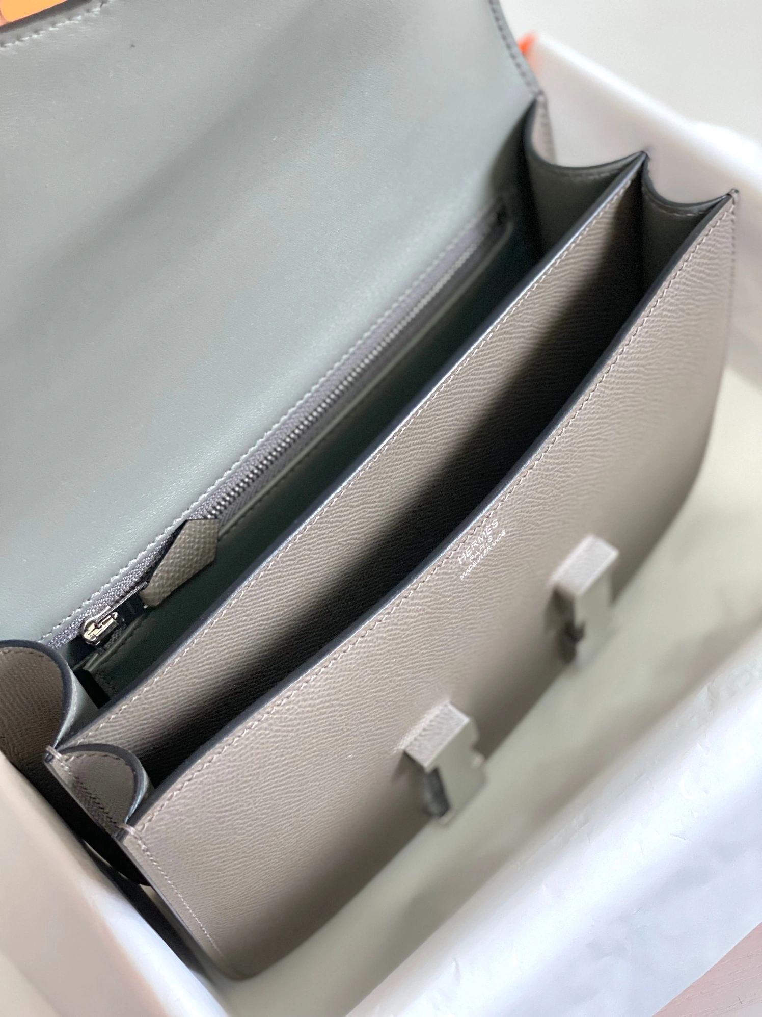 Hermes AAA Quality Messenger Bags For Women Sleek 6690