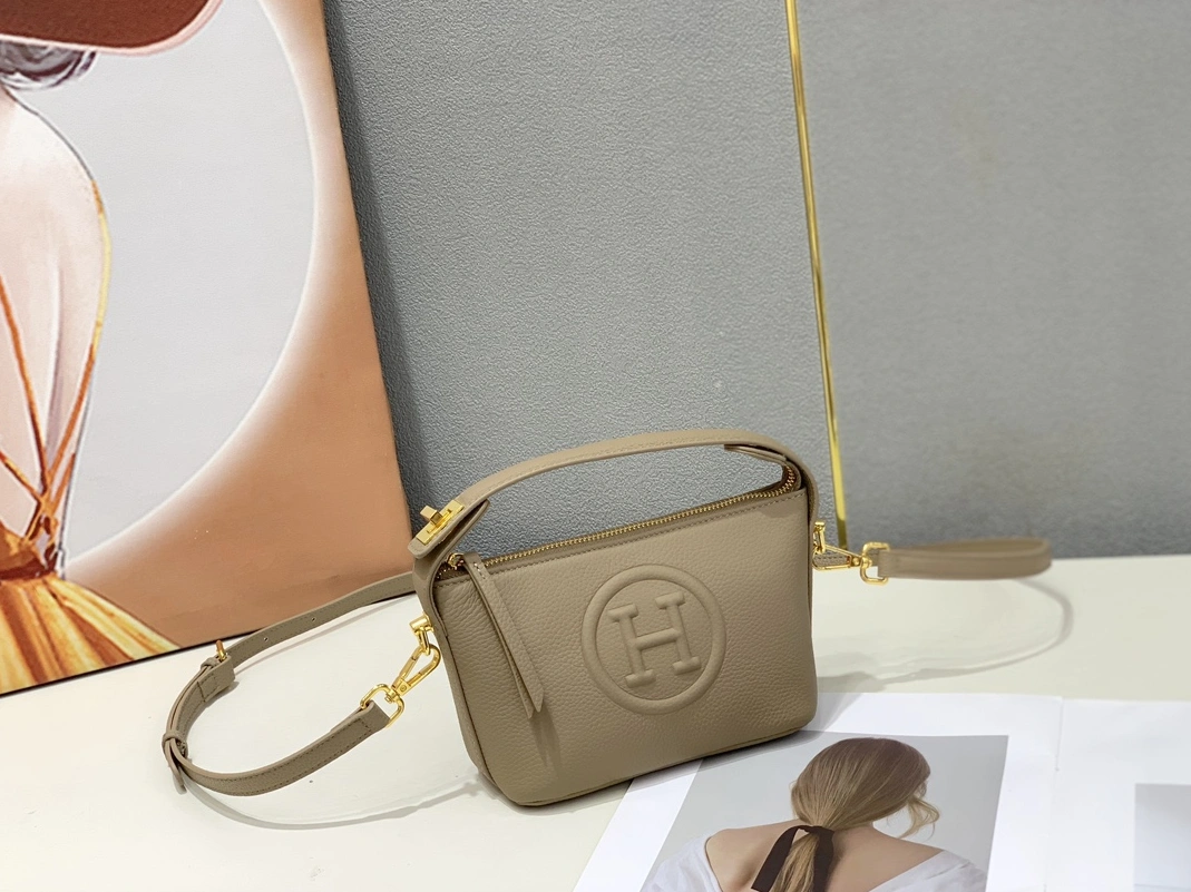 Hermes AAA Quality Messenger Bags For Women Sleek 7967