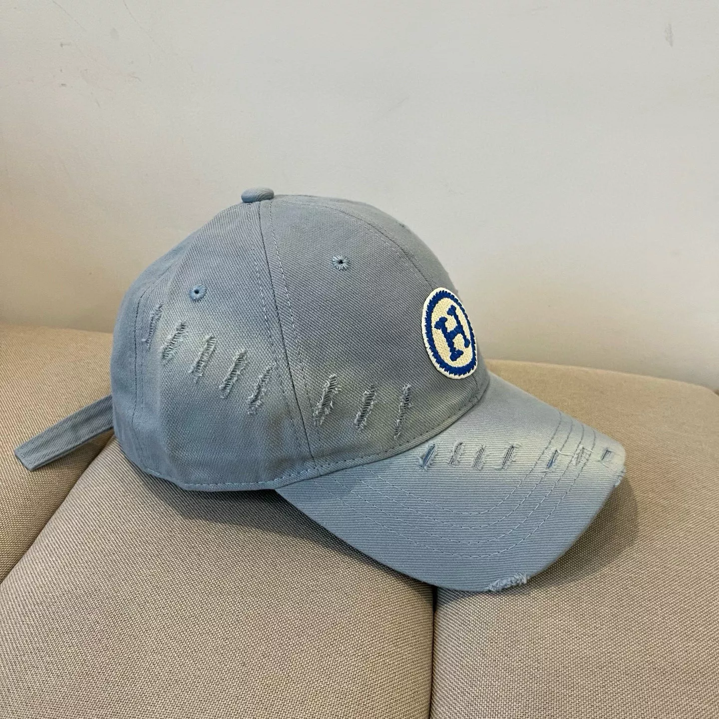Hermes Caps Bright 8254