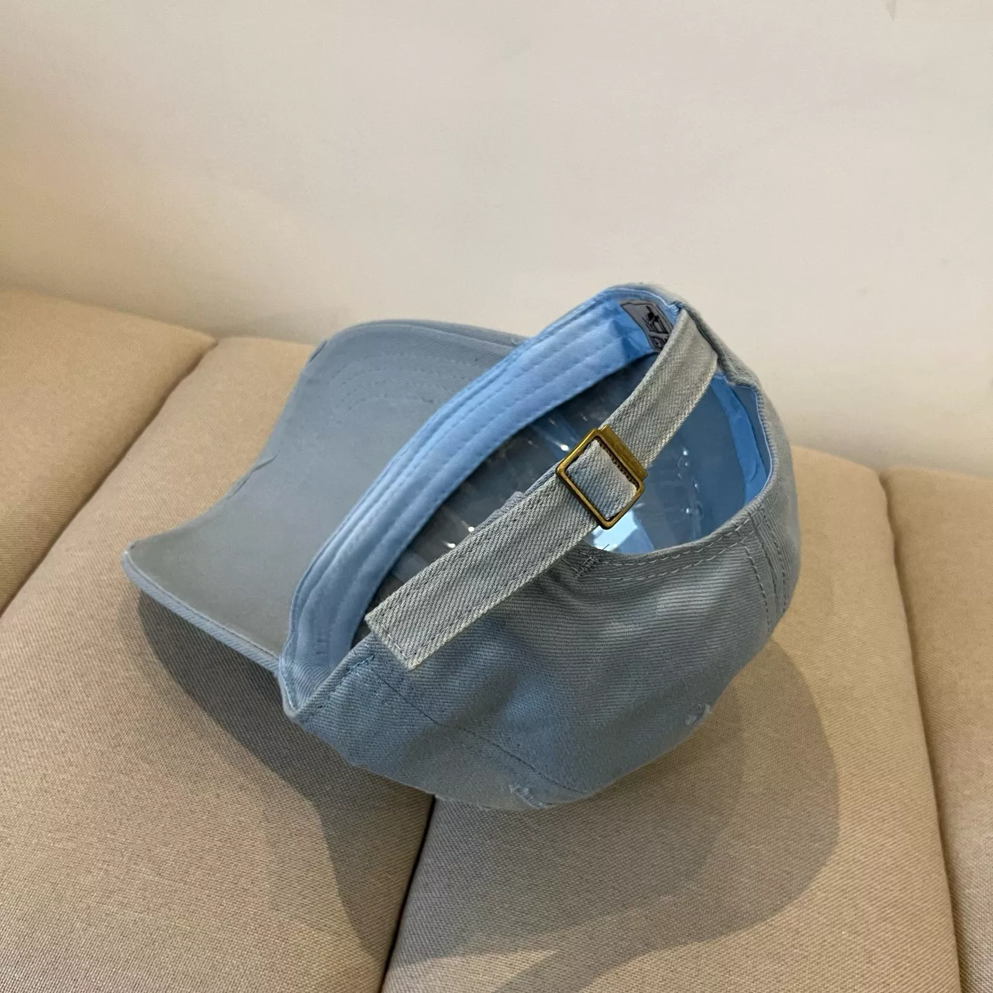 Hermes Caps Bright 8254
