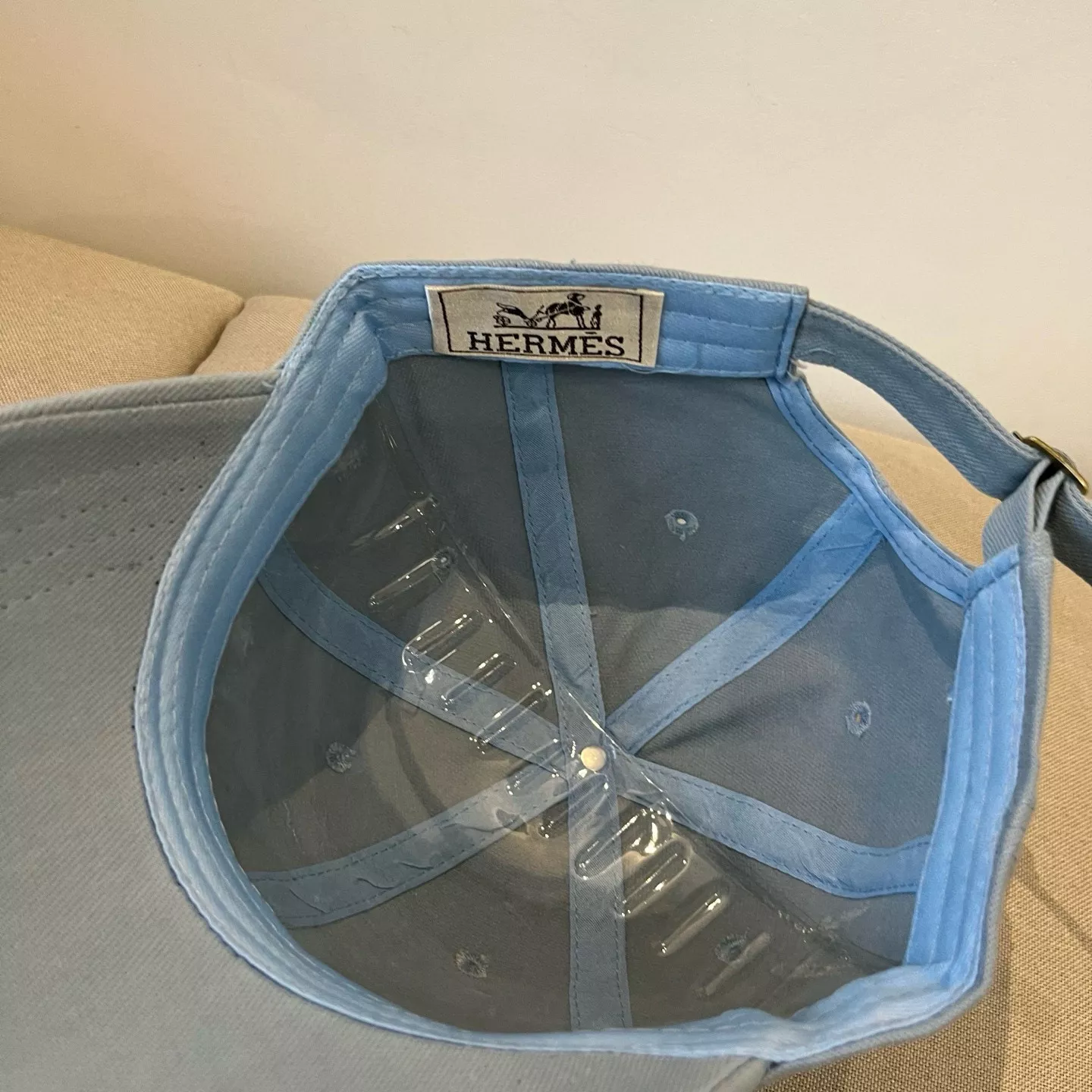 Hermes Caps Bright 8254