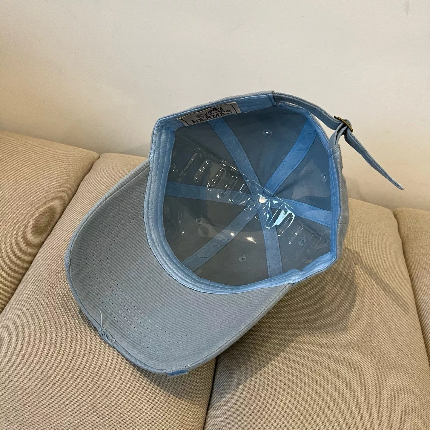 Hermes Caps Bright 8254