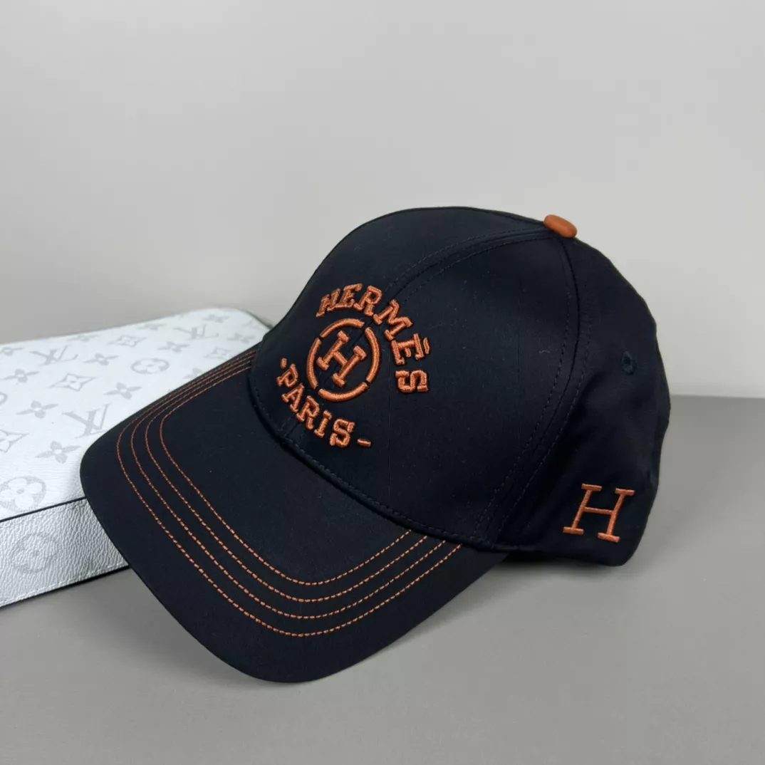 Hermes Caps Compact 8640