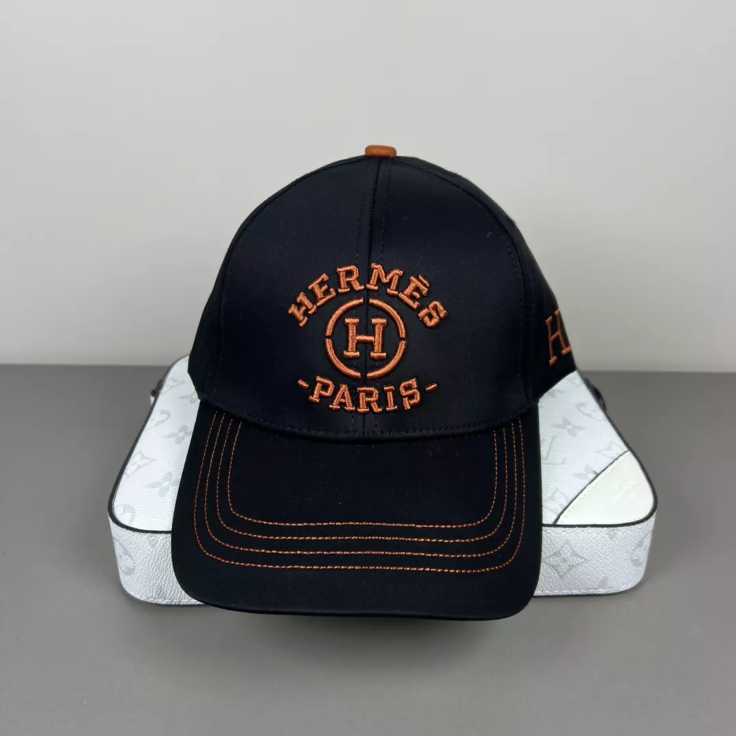 Hermes Caps Compact 8640