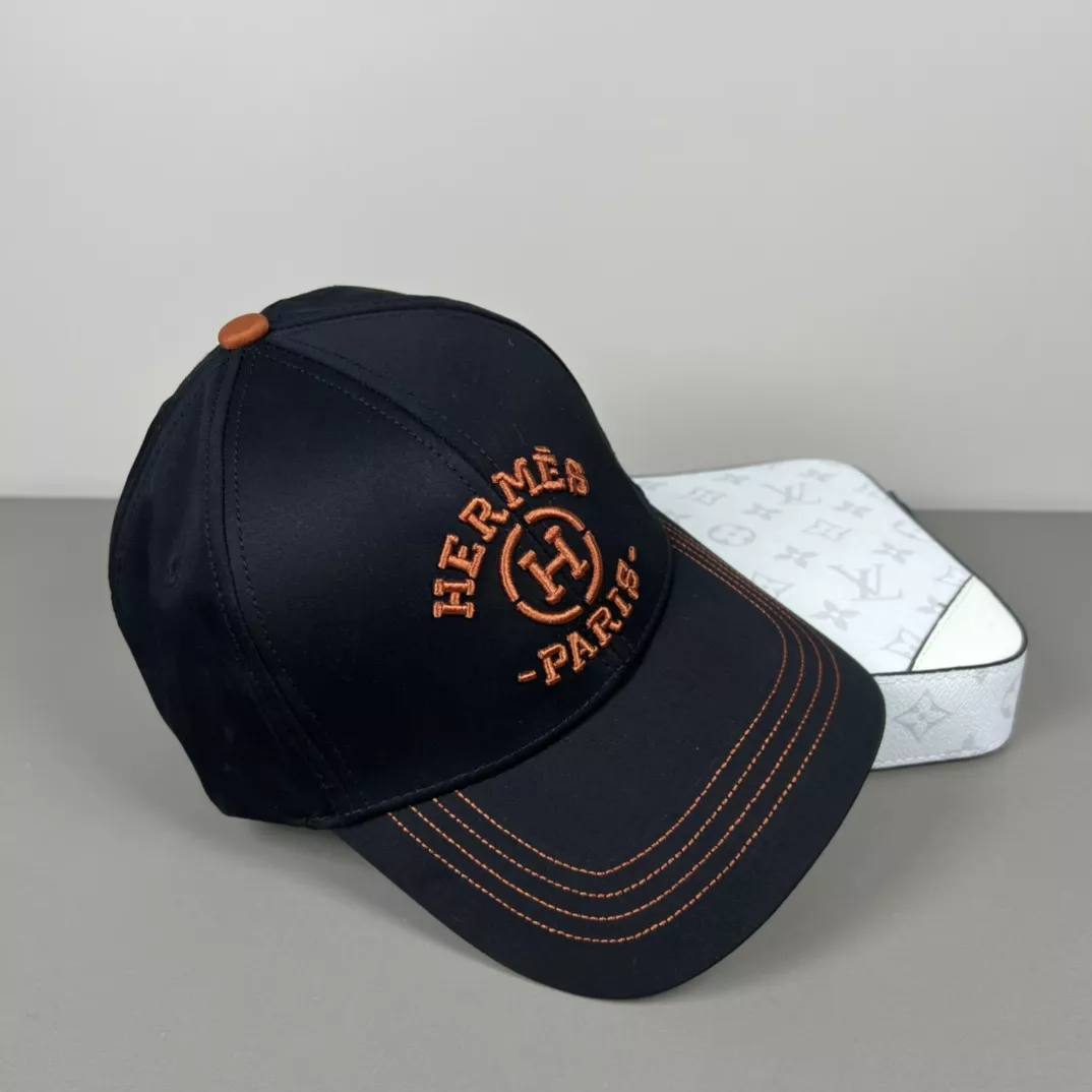 Hermes Caps Compact 8640