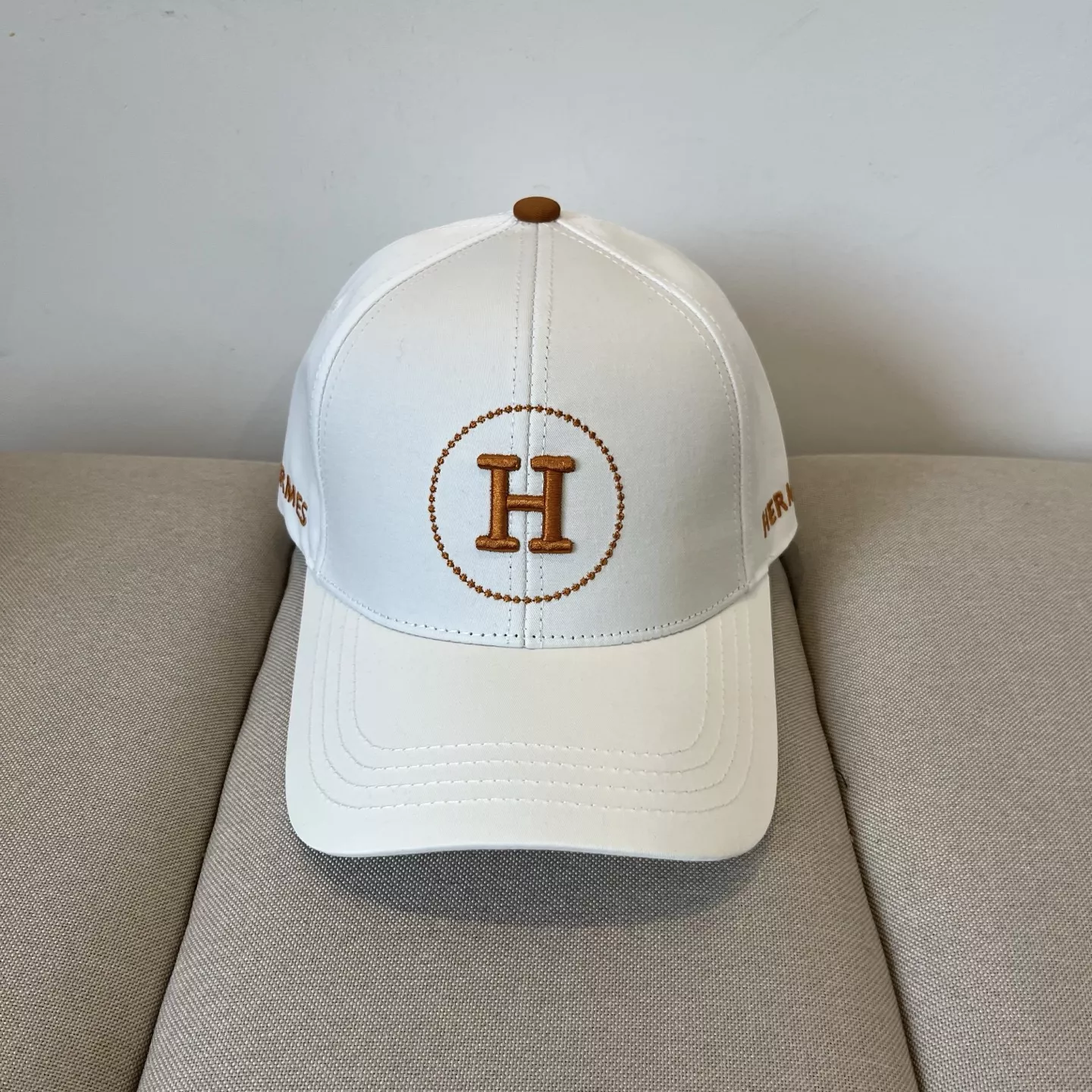Hermes Caps Durable 455