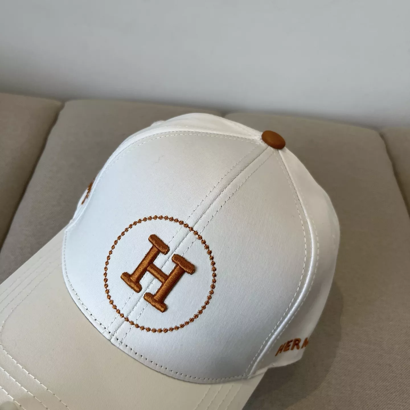 Hermes Caps Durable 455