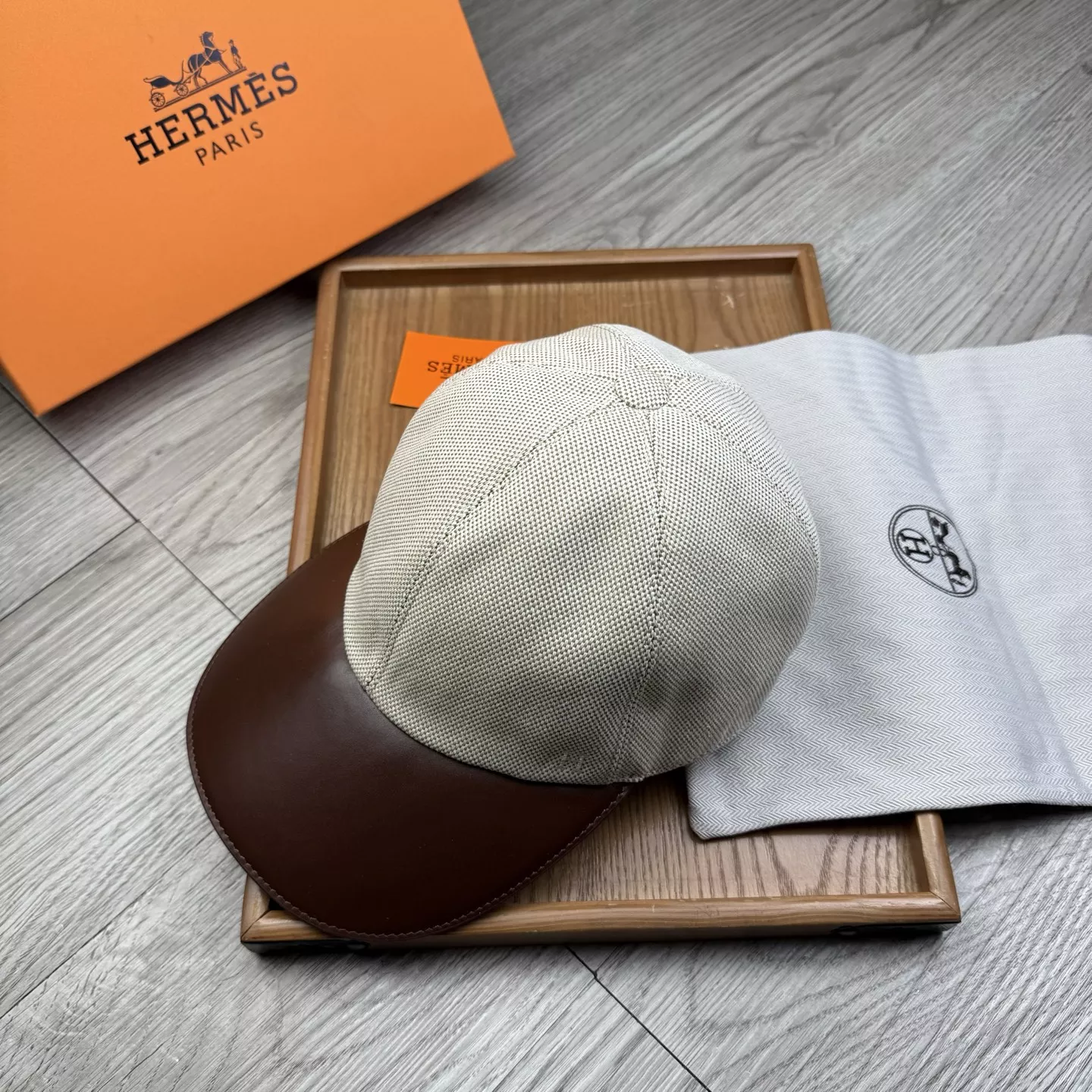 Hermes Caps Lightweight 7263