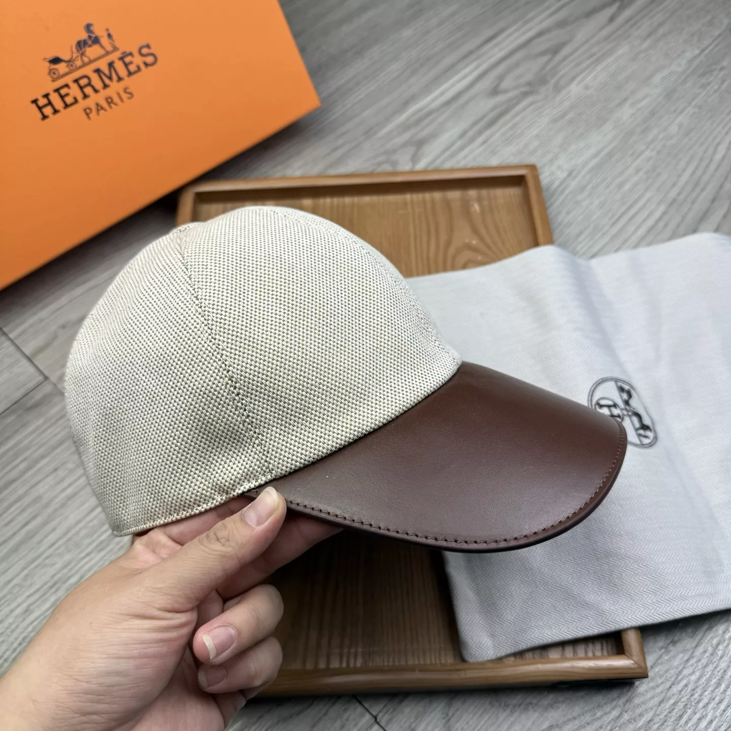 Hermes Caps Lightweight 7263