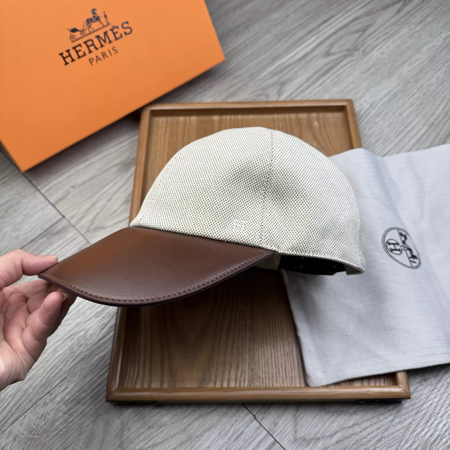 Hermes Caps Lightweight 7263