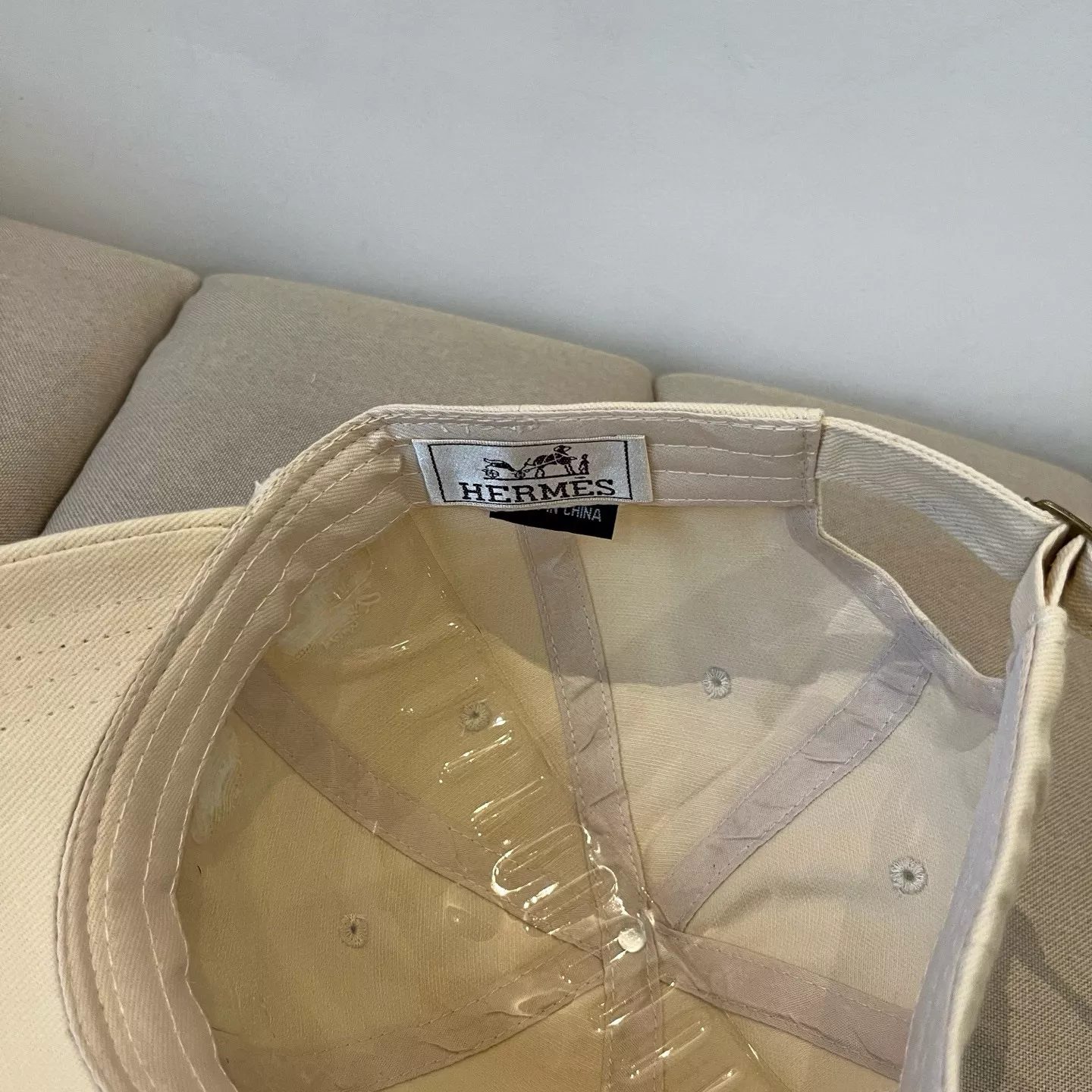 Hermes Caps Practical 3472
