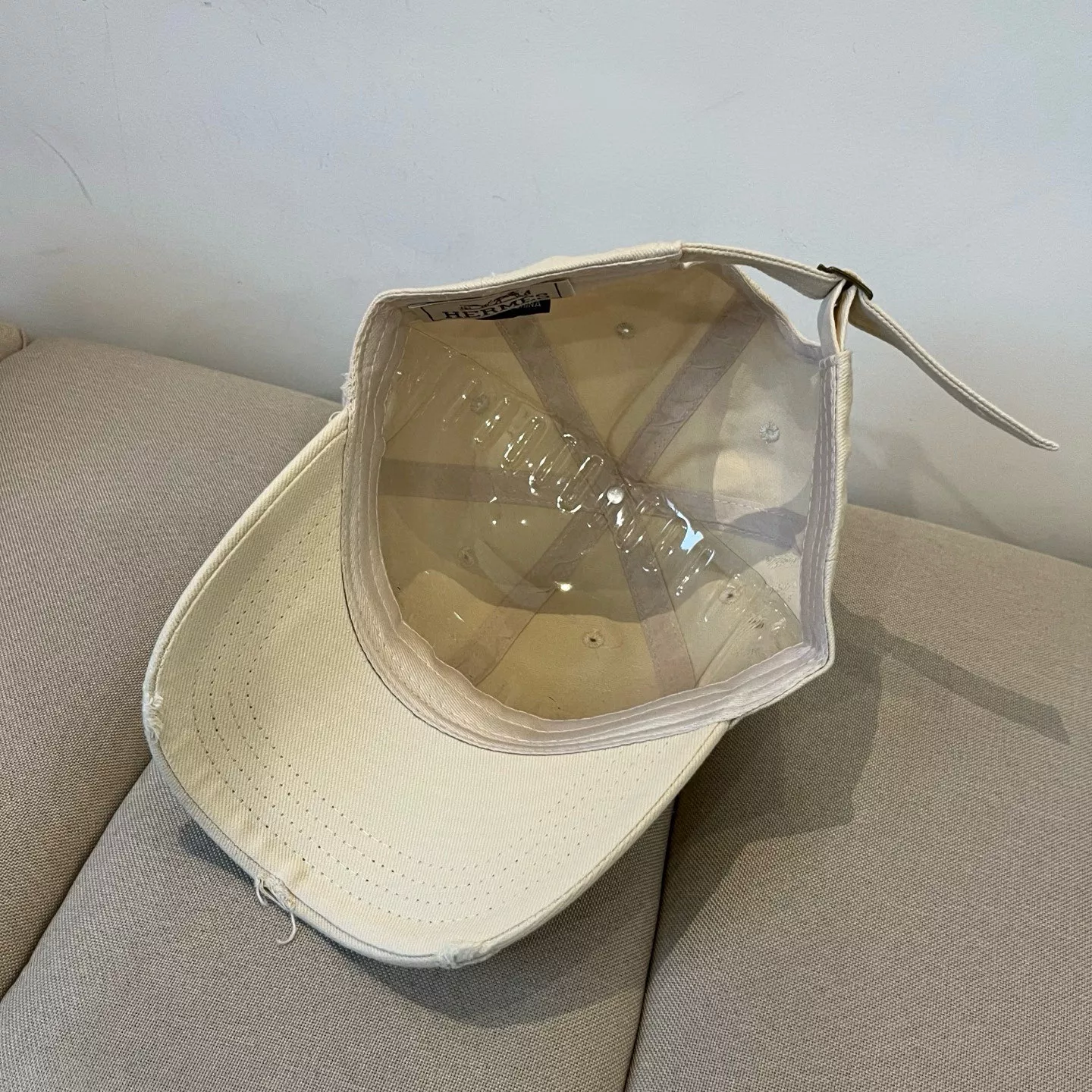 Hermes Caps Practical 3472
