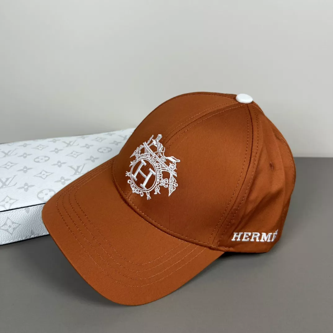 Hermes Caps Trendsetting 1551