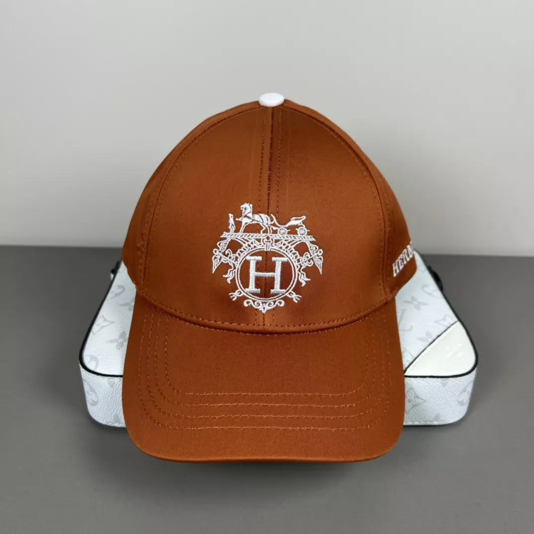 Hermes Caps Trendsetting 1551