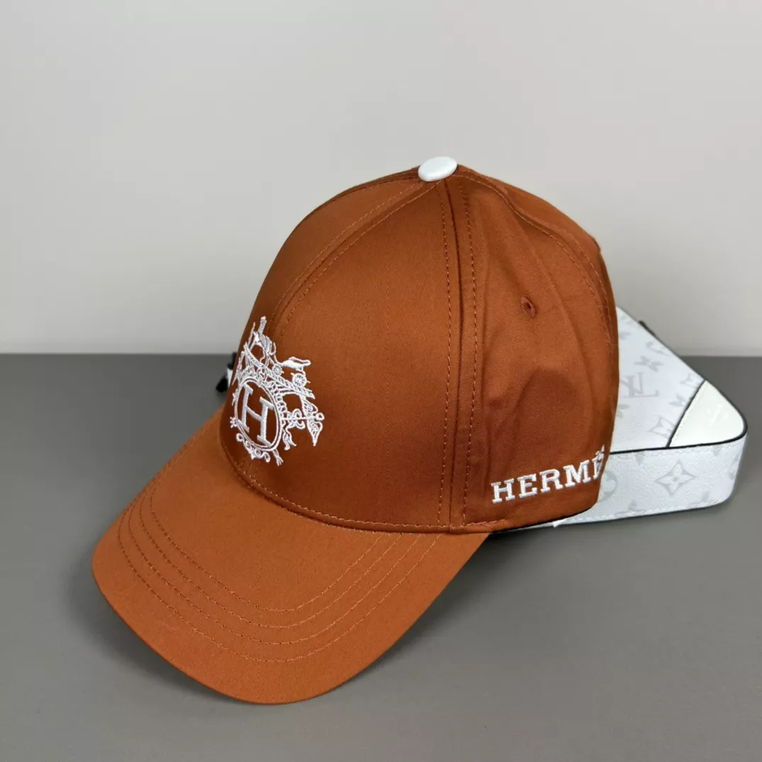 Hermes Caps Trendsetting 1551