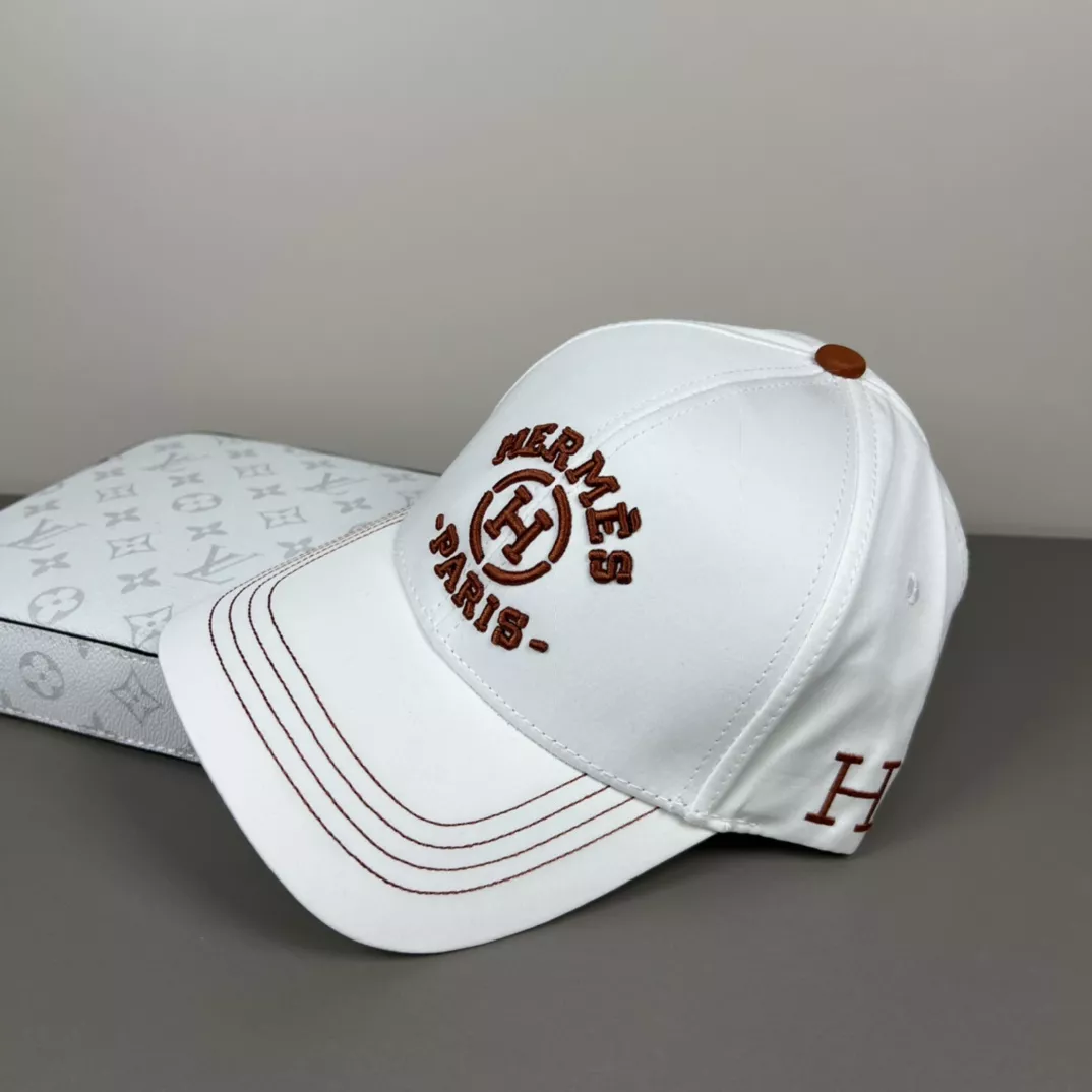 Hermes Caps Trendsetting 323