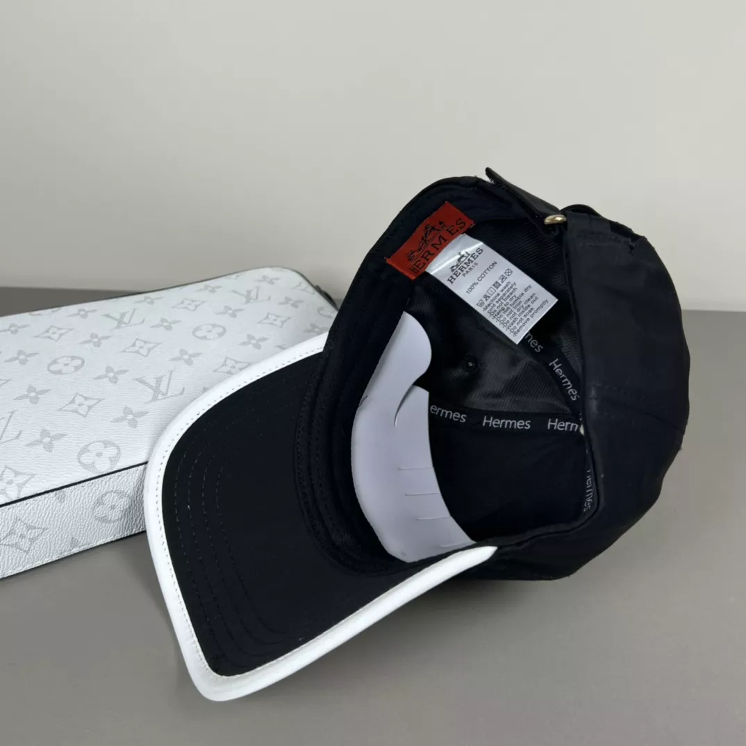 Hermes Caps Unique 3349