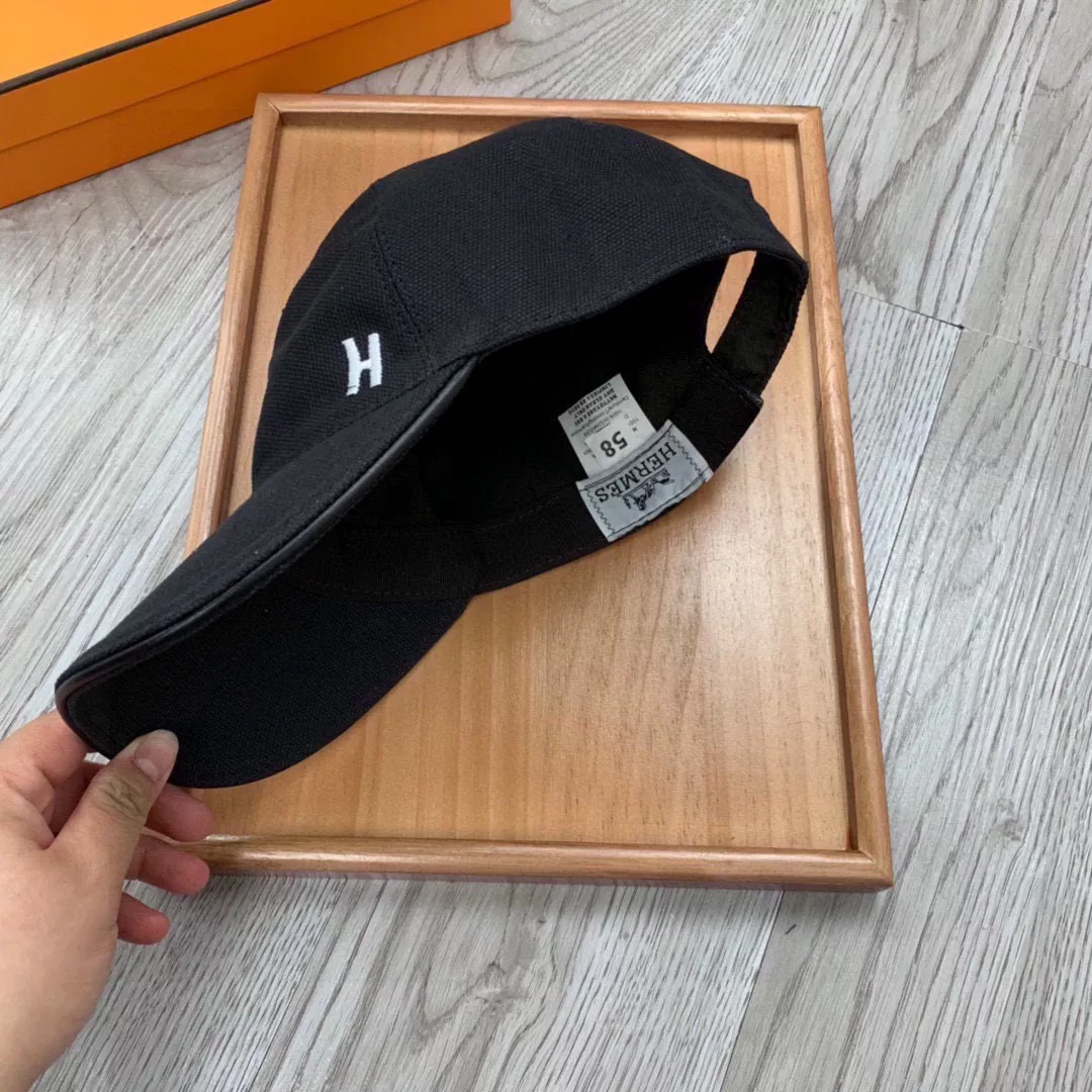 Hermes Caps Versatile 6764