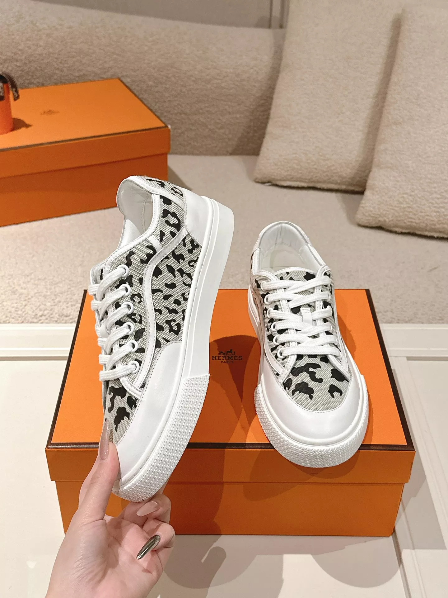 Hermes Casual Shoes For Women Durable 2502