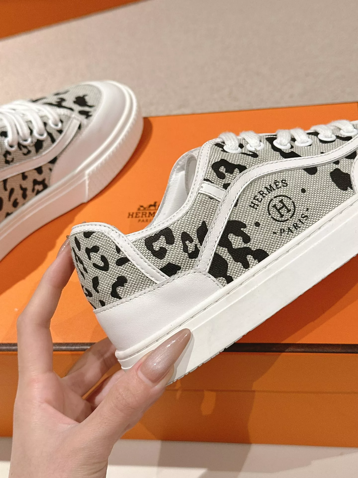 Hermes Casual Shoes For Women Durable 2502