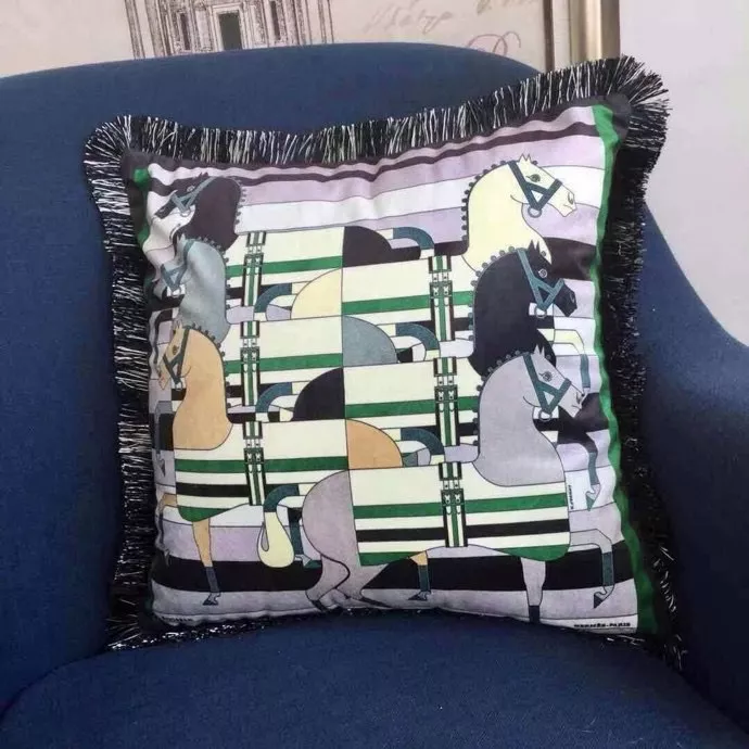 Hermes Cushion Refined 9221