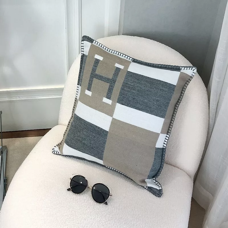 Hermes Cushion TopPick 1376
