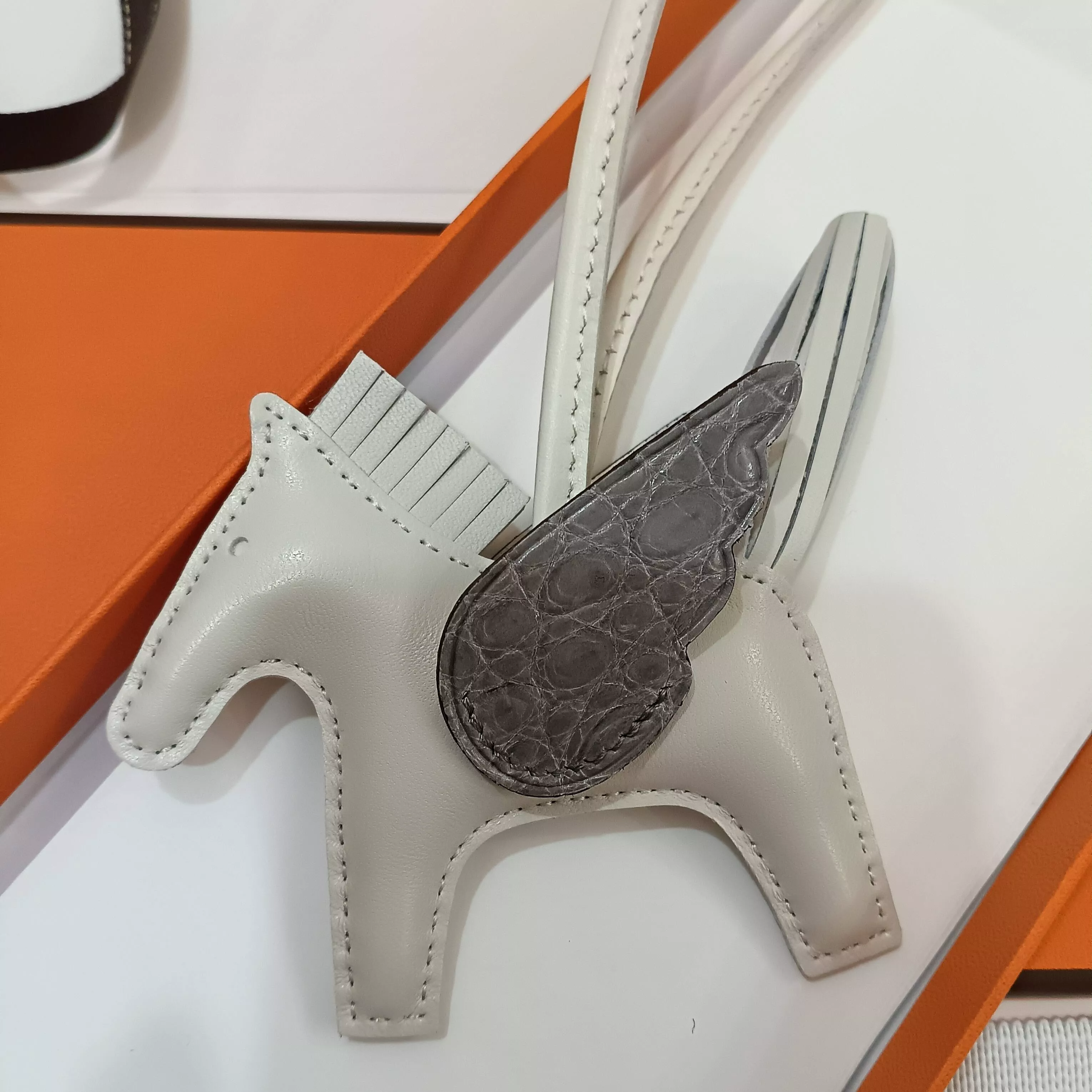 Hermes Key Holder And Bag Buckle Breathable 6260