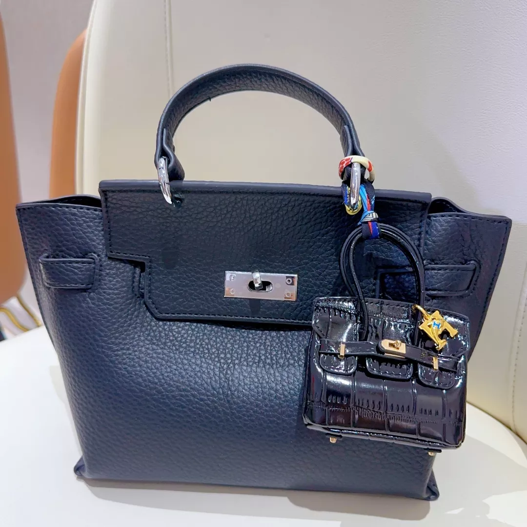Hermes Key Holder And Bag Buckle Bright 8274