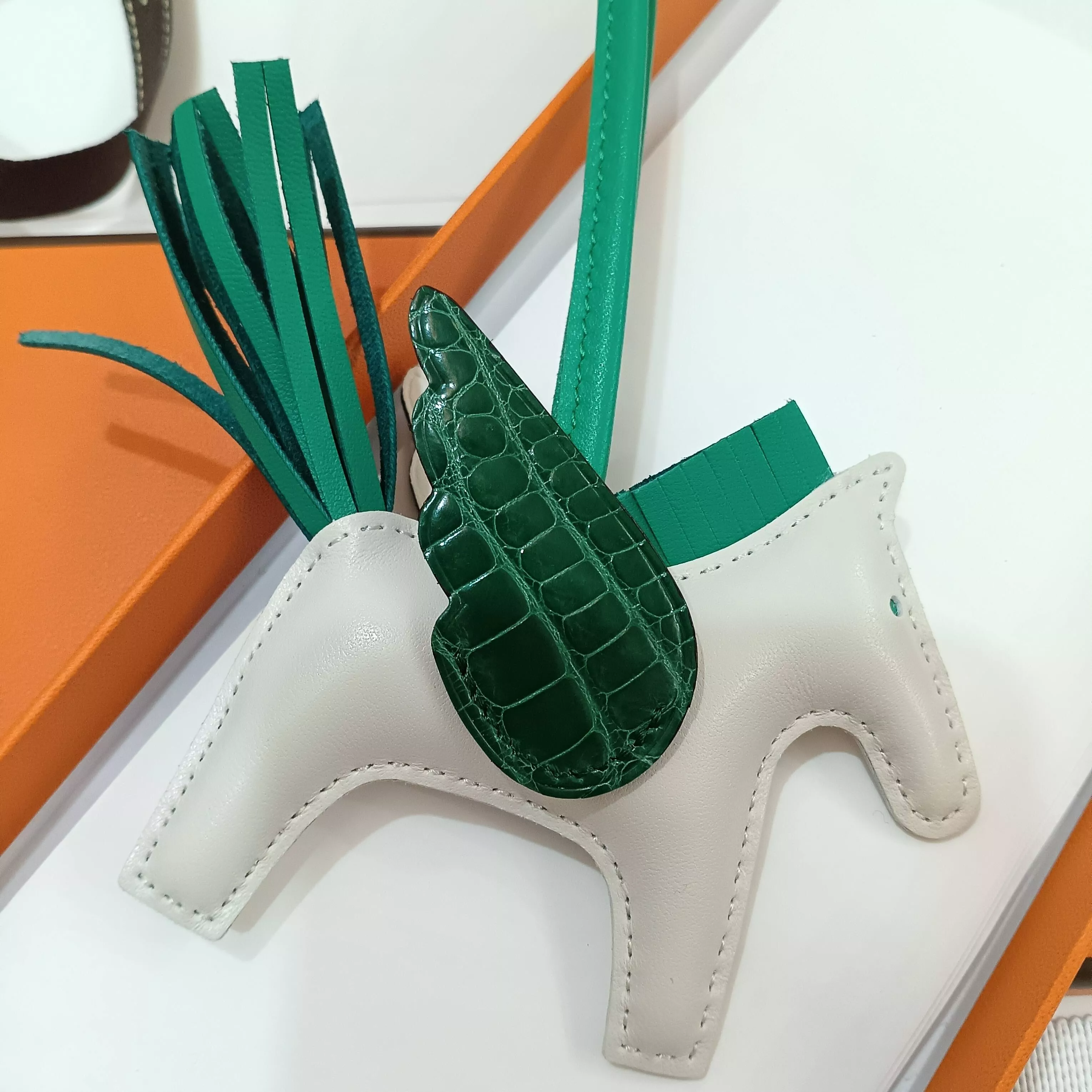 Hermes Key Holder And Bag Buckle Resilient 5556