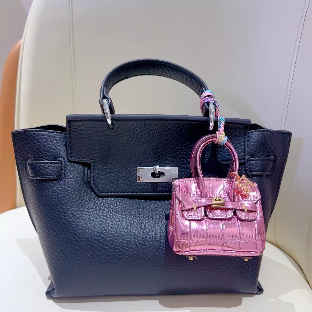 Hermes Key Holder And Bag Buckle Vibrant 6007