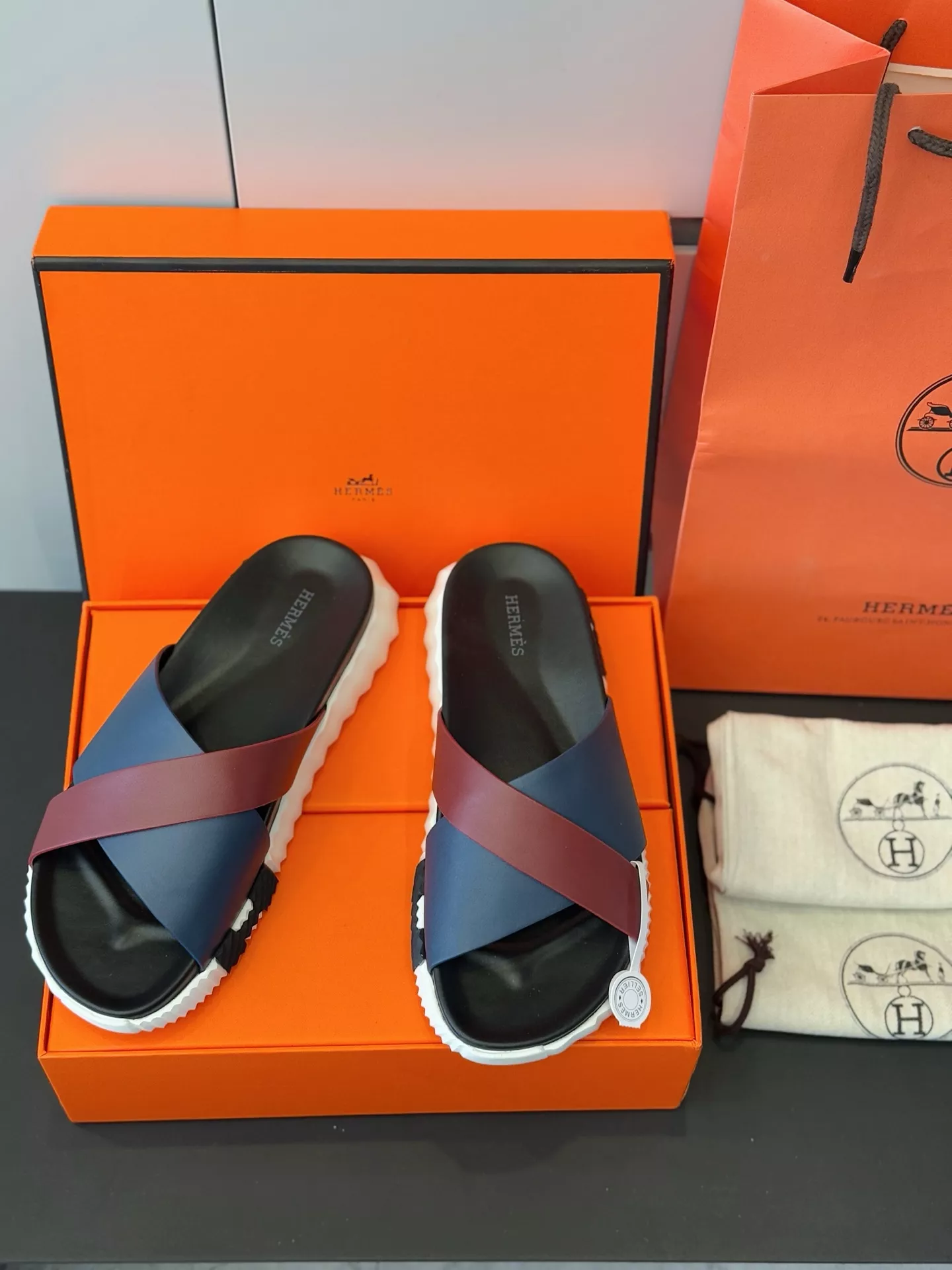 Hermes Slippers For Men Elegant 391