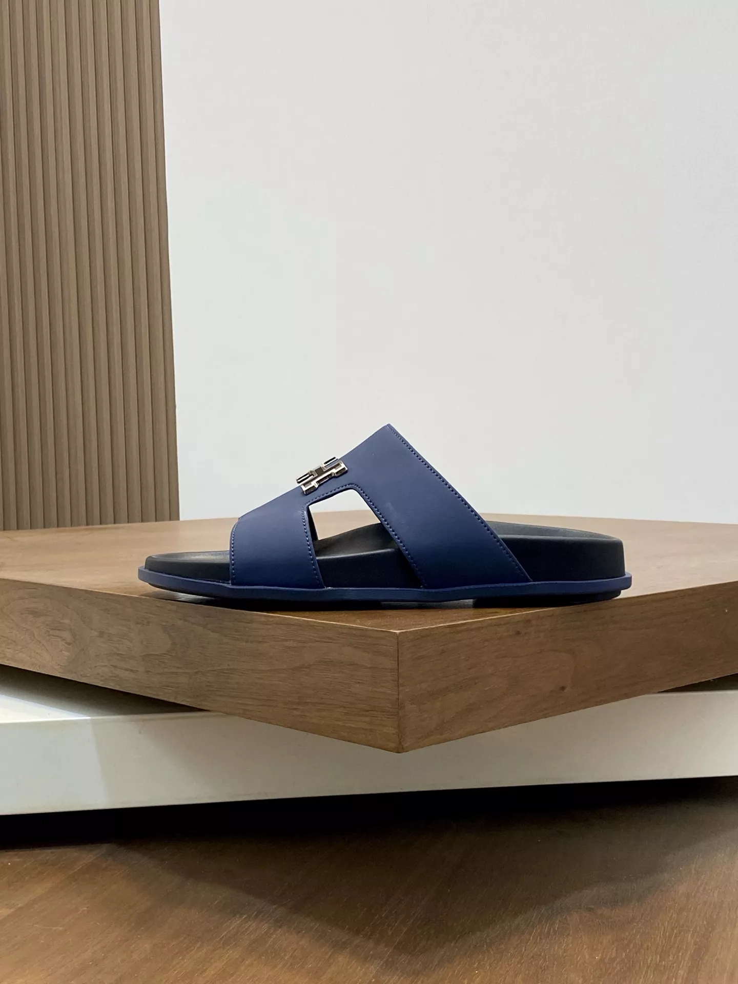 Hermes Slippers For Men Elegant 7200