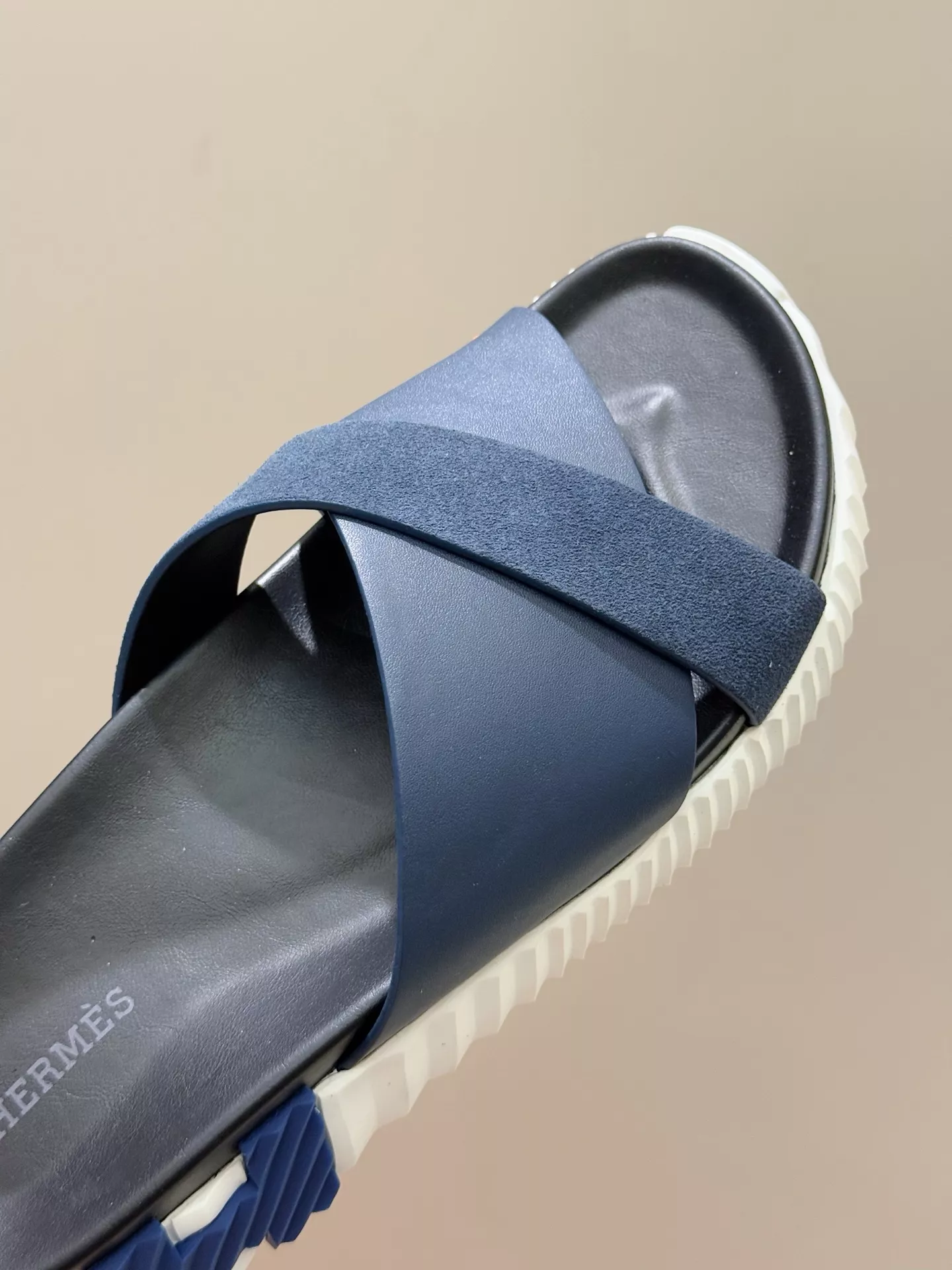 Hermes Slippers For Men Sleek 8305