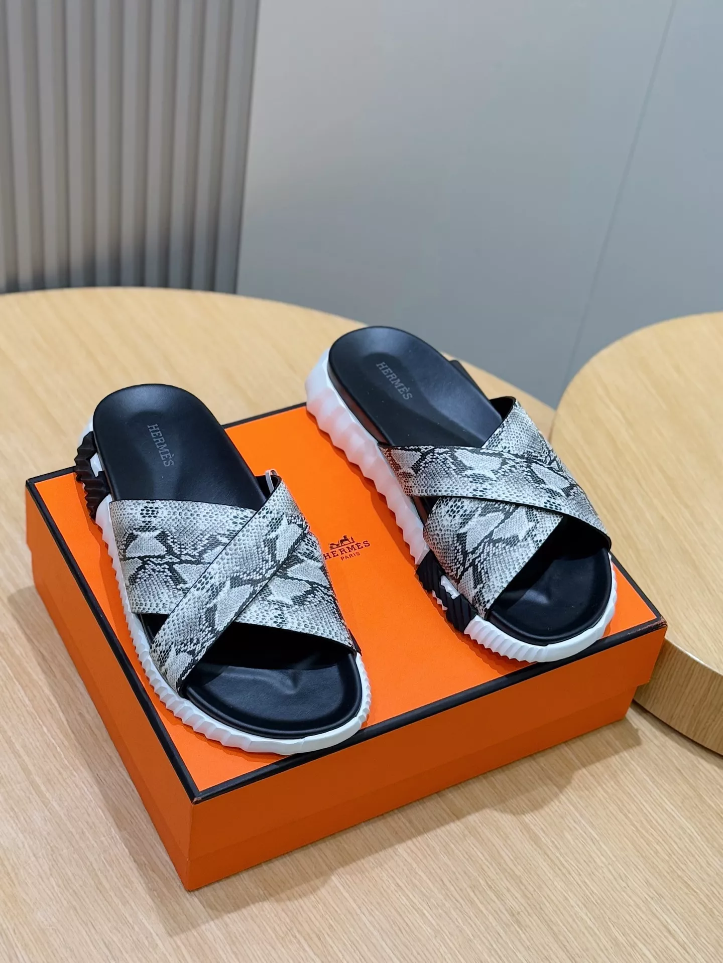 Hermes Slippers For Men Stylish 306