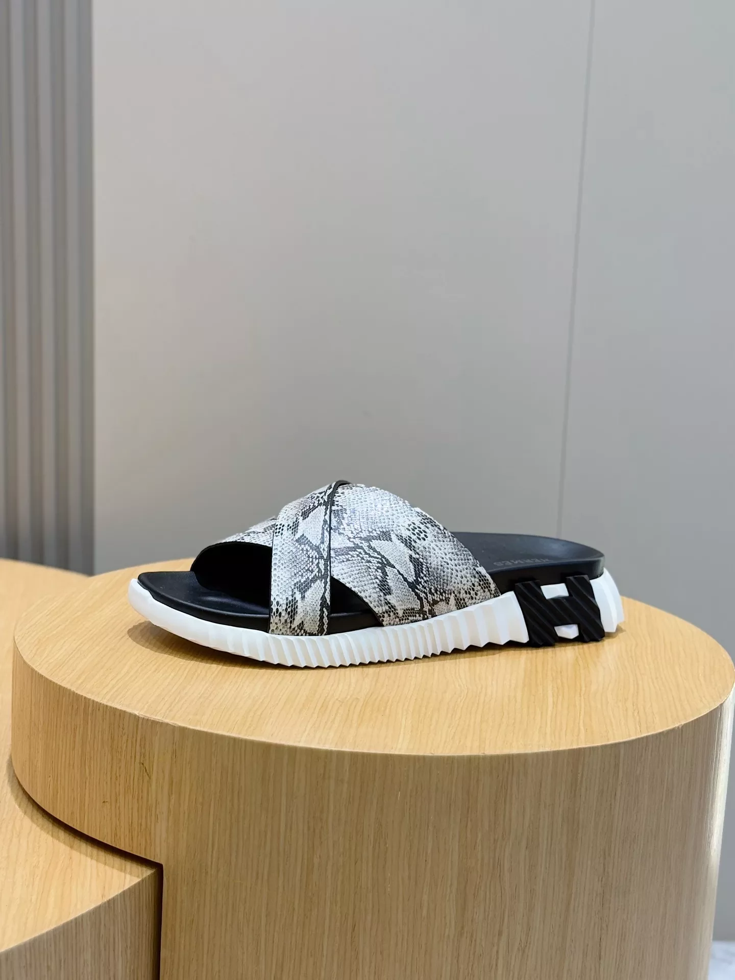 Hermes Slippers For Men Stylish 306
