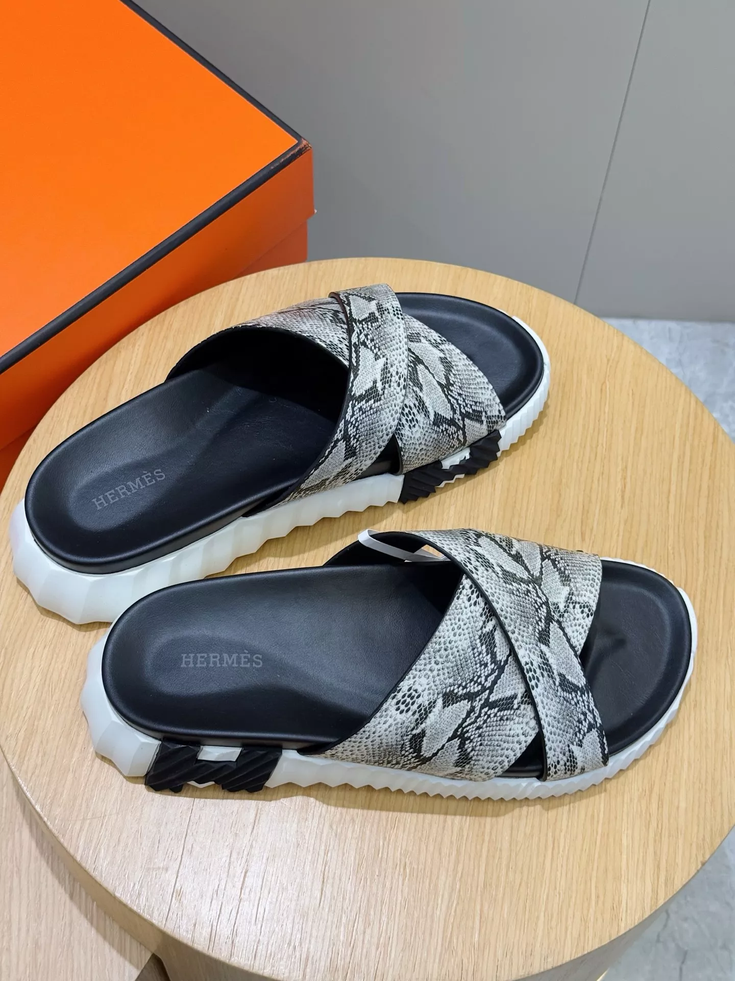 Hermes Slippers For Men Stylish 306