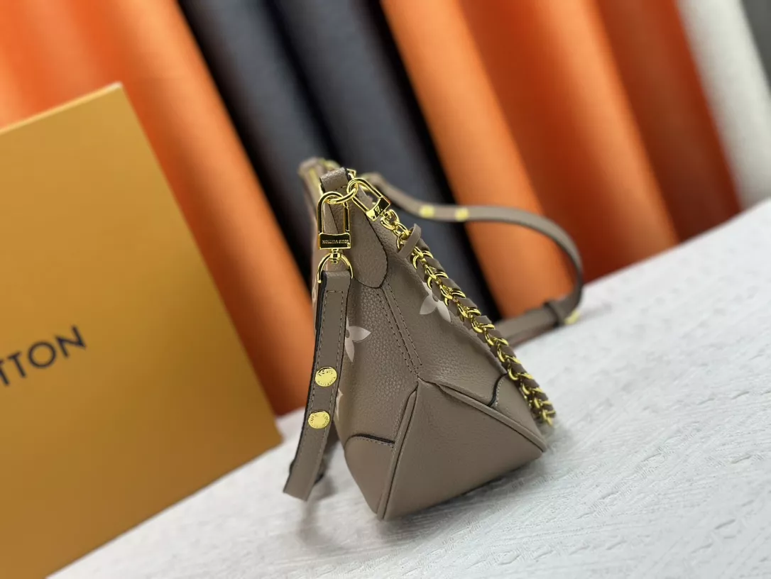 HighQuality 1207 Louis Vuitton AAA Quality Messenger Bags For Women